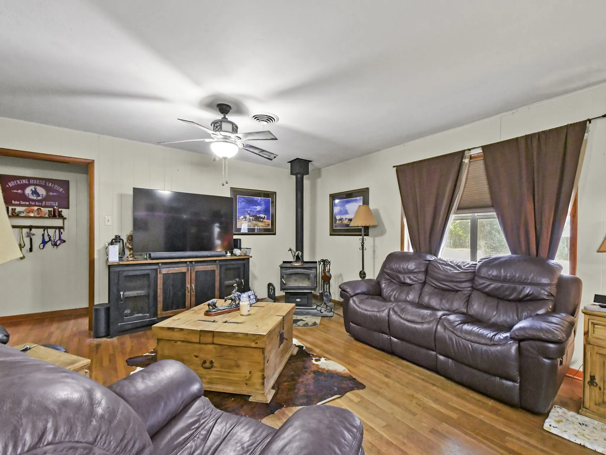 Single Family Residence For Sale in Cooke County , 2045 County Road 113, Whitesboro, Texas 76273, 3 Bedroom, 2 Bathroom, Garage spaces, 1,454 Sqft, built in 1980, mls#21365574, Real Estate Agent in Whitesboro, Homes For Sale in Cooke county, Homes For Sale in Whitesboro, Realtor in Whitesboro Texas, Real Estate Brokerage Independent Realty Texas, Luminita Cordes Realtor