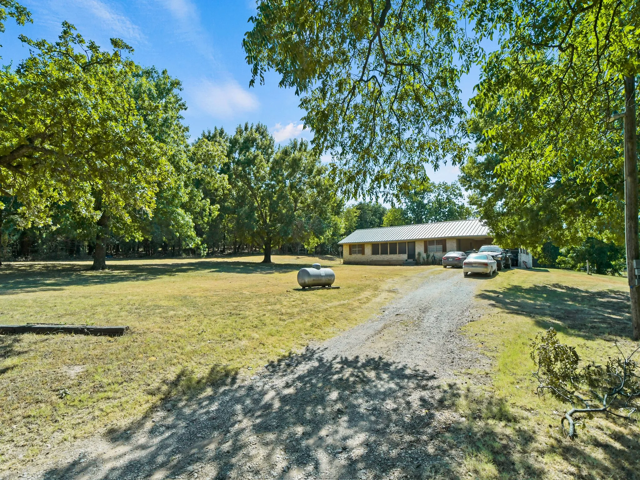 Single Family Residence For Sale in Cooke County , 2045 County Road 113, Whitesboro, Texas 76273, 3 Bedroom, 2 Bathroom, Garage spaces, 1,454 Sqft, built in 1980, mls#21365574, Real Estate Agent in Whitesboro, Homes For Sale in Cooke county, Homes For Sale in Whitesboro, Realtor in Whitesboro Texas, Real Estate Brokerage Independent Realty Texas, Luminita Cordes Realtor