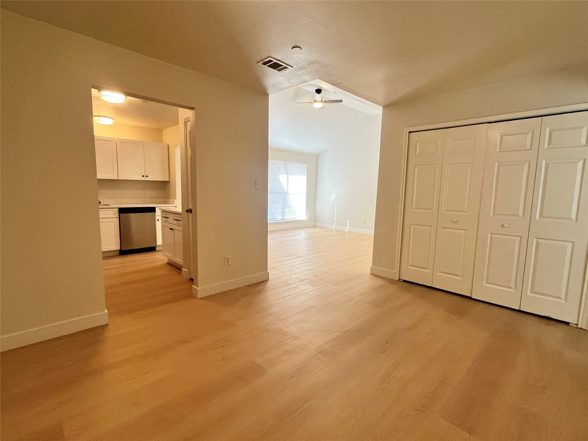 Townhouse For Rent in Dallas County , 1129 Weston Drive, Garland, Texas 75043, 2 Bedroom, 2 Bathroom, 2 Garage spaces, 1,084 Sqft, built in 2007, mls#21365647, Real Estate Agent in Garland, Homes For Rent in Dallas county, Homes For Rent in Garland, Realtor in Garland Texas, Real Estate Brokerage Independent Realty Texas, Luminita Cordes Realtor