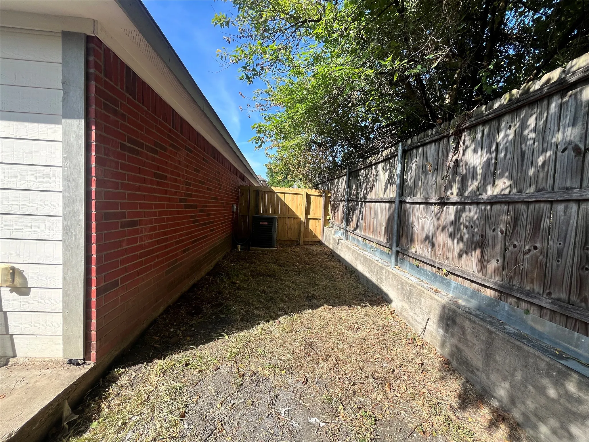 Townhouse For Rent in Dallas County , 1129 Weston Drive, Garland, Texas 75043, 2 Bedroom, 2 Bathroom, 2 Garage spaces, 1,084 Sqft, built in 2007, mls#21365647, Real Estate Agent in Garland, Homes For Rent in Dallas county, Homes For Rent in Garland, Realtor in Garland Texas, Real Estate Brokerage Independent Realty Texas, Luminita Cordes Realtor