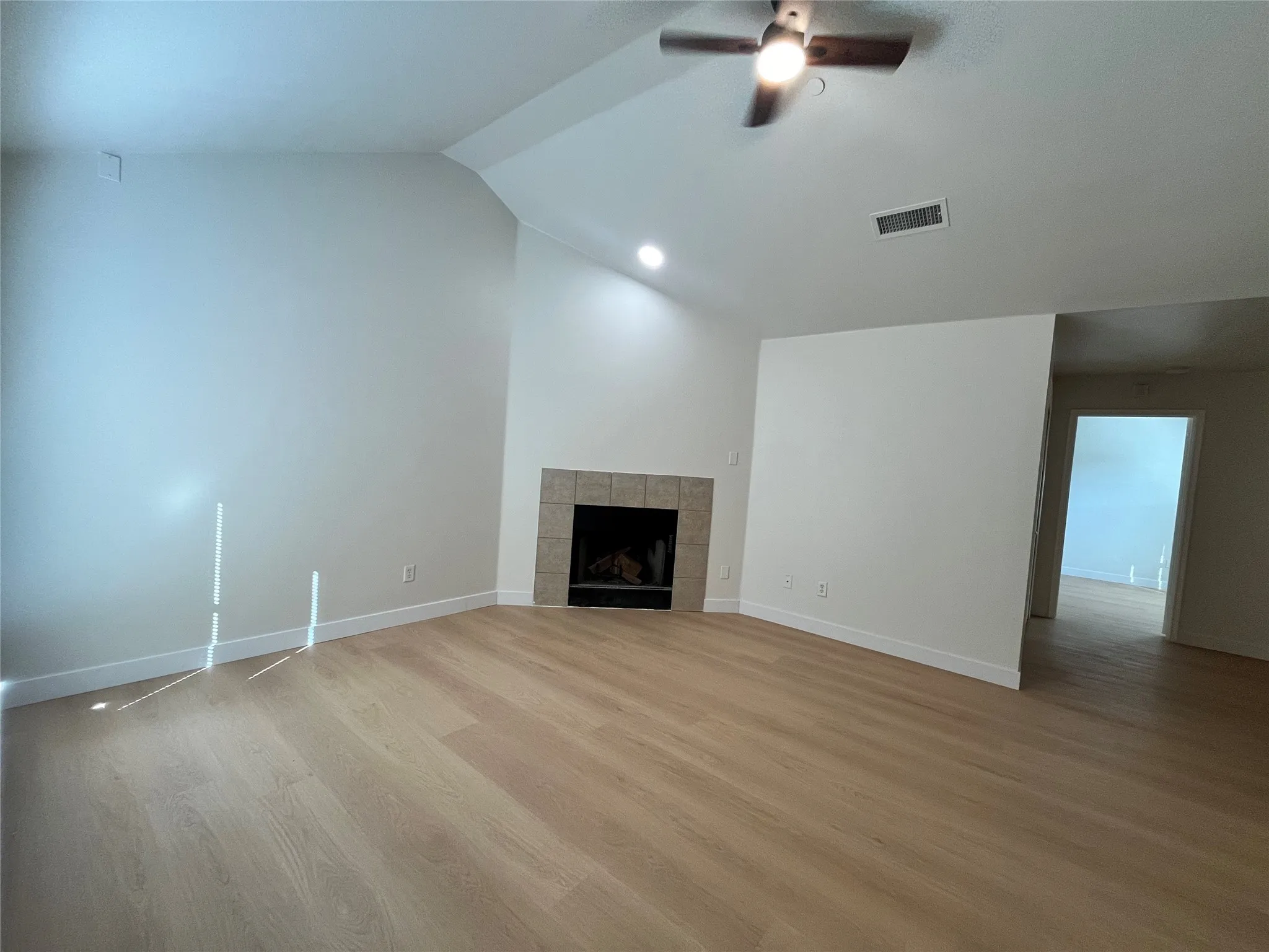 Townhouse For Rent in Dallas County , 1129 Weston Drive, Garland, Texas 75043, 2 Bedroom, 2 Bathroom, 2 Garage spaces, 1,084 Sqft, built in 2007, mls#21365647, Real Estate Agent in Garland, Homes For Rent in Dallas county, Homes For Rent in Garland, Realtor in Garland Texas, Real Estate Brokerage Independent Realty Texas, Luminita Cordes Realtor
