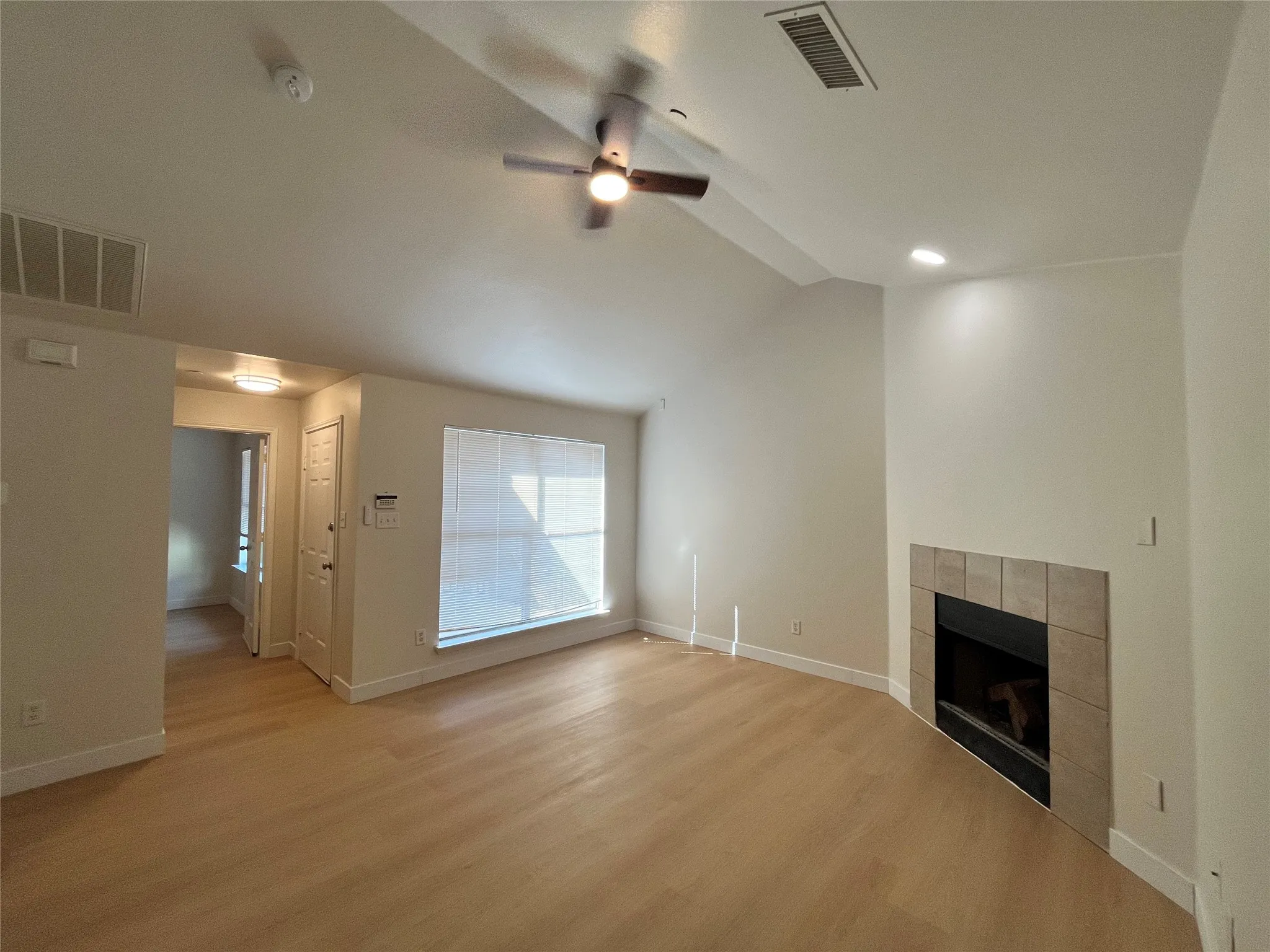 Townhouse For Rent in Dallas County , 1129 Weston Drive, Garland, Texas 75043, 2 Bedroom, 2 Bathroom, 2 Garage spaces, 1,084 Sqft, built in 2007, mls#21365647, Real Estate Agent in Garland, Homes For Rent in Dallas county, Homes For Rent in Garland, Realtor in Garland Texas, Real Estate Brokerage Independent Realty Texas, Luminita Cordes Realtor