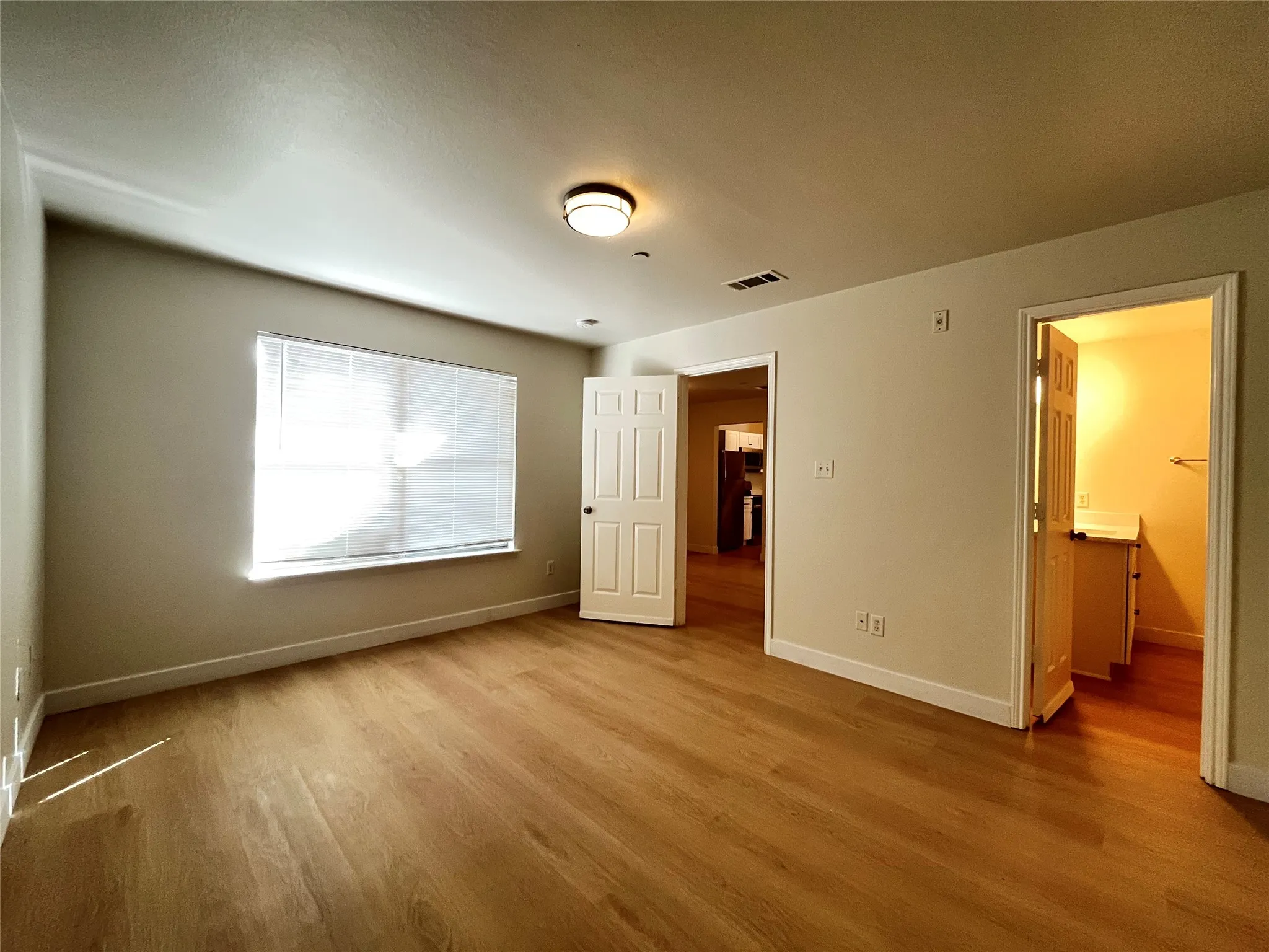 Townhouse For Rent in Dallas County , 1129 Weston Drive, Garland, Texas 75043, 2 Bedroom, 2 Bathroom, 2 Garage spaces, 1,084 Sqft, built in 2007, mls#21365647, Real Estate Agent in Garland, Homes For Rent in Dallas county, Homes For Rent in Garland, Realtor in Garland Texas, Real Estate Brokerage Independent Realty Texas, Luminita Cordes Realtor