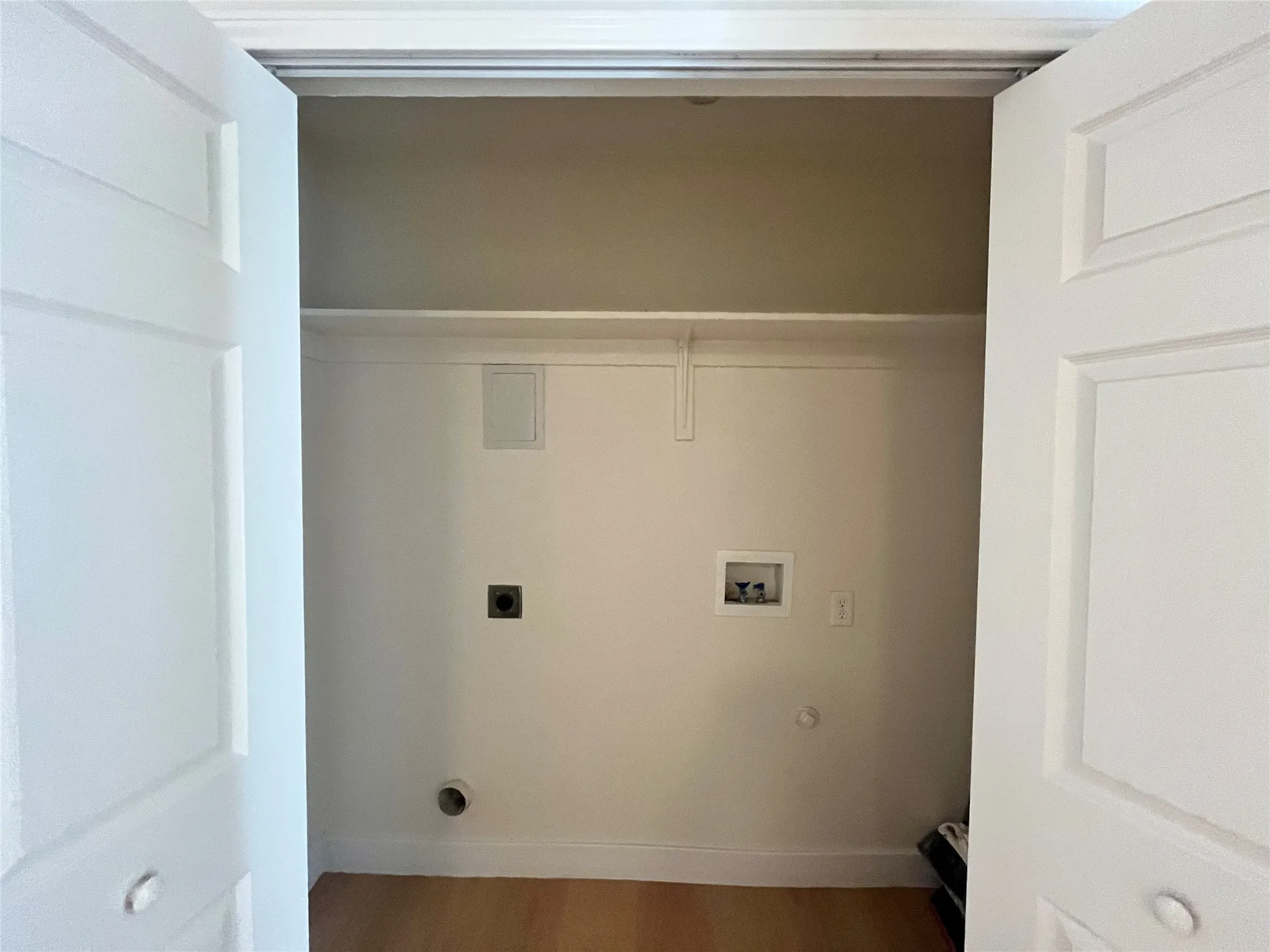 Townhouse For Rent in Dallas County , 1129 Weston Drive, Garland, Texas 75043, 2 Bedroom, 2 Bathroom, 2 Garage spaces, 1,084 Sqft, built in 2007, mls#21365647, Real Estate Agent in Garland, Homes For Rent in Dallas county, Homes For Rent in Garland, Realtor in Garland Texas, Real Estate Brokerage Independent Realty Texas, Luminita Cordes Realtor