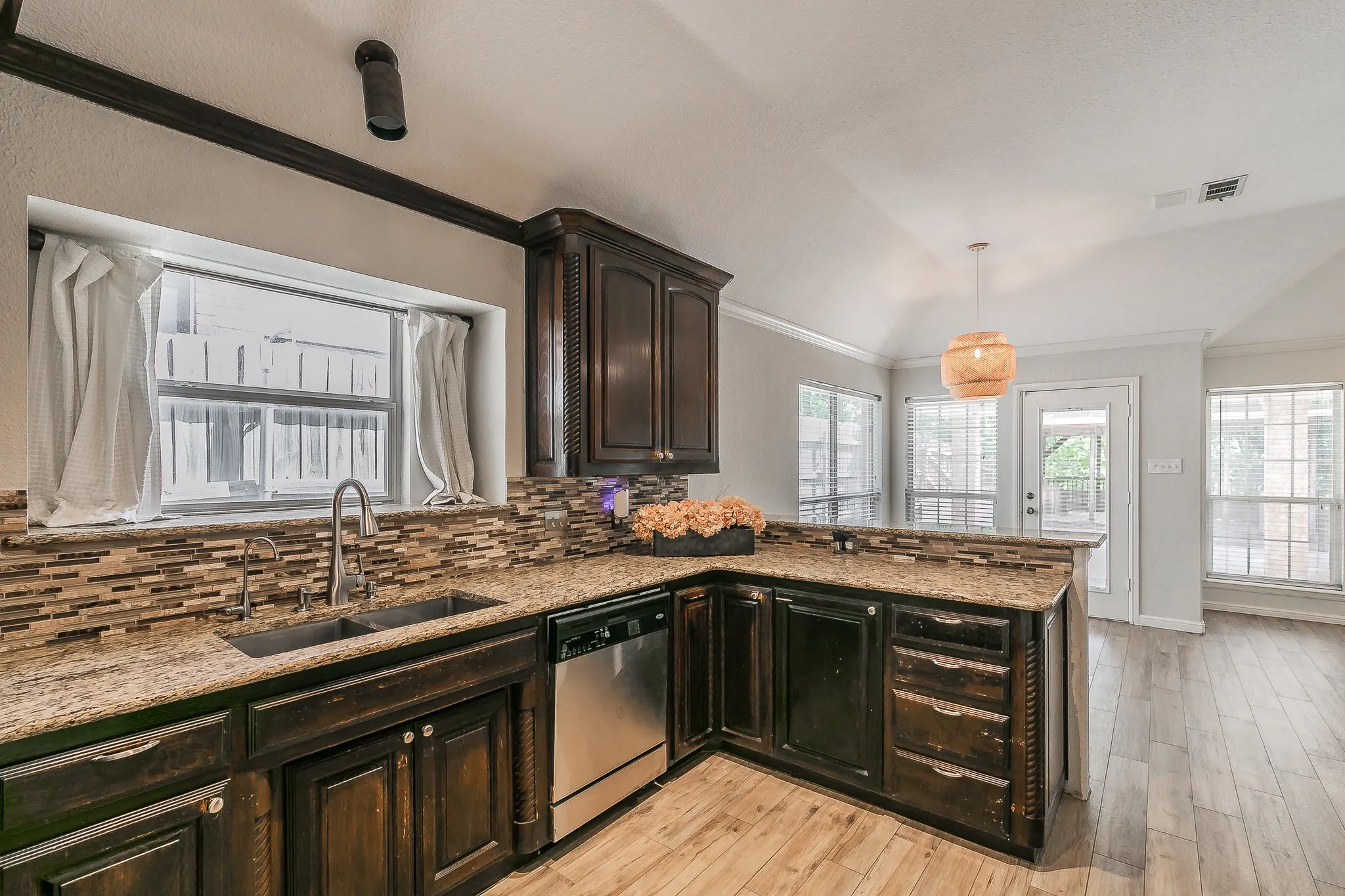 Single Family Residence For Sale in Tarrant County , 5544 Greenview Court, North Richland Hills, Texas 76148, 4 Bedroom, 2 Bathroom, 2 Garage spaces, 2,052 Sqft, built in 2001, mls#21365294, Real Estate Agent in North Richland Hills, Homes For Sale in Tarrant county, Homes For Sale in North Richland Hills, Realtor in North Richland Hills Texas, Real Estate Brokerage Independent Realty Texas, Luminita Cordes Realtor