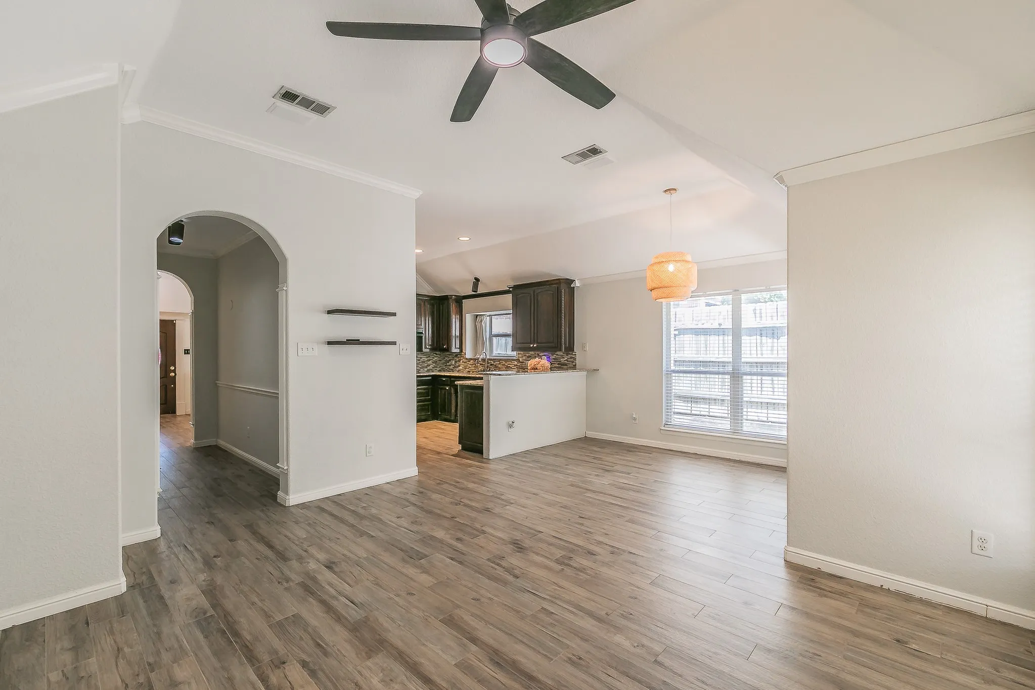 Single Family Residence For Sale in Tarrant County , 5544 Greenview Court, North Richland Hills, Texas 76148, 4 Bedroom, 2 Bathroom, 2 Garage spaces, 2,052 Sqft, built in 2001, mls#21365294, Real Estate Agent in North Richland Hills, Homes For Sale in Tarrant county, Homes For Sale in North Richland Hills, Realtor in North Richland Hills Texas, Real Estate Brokerage Independent Realty Texas, Luminita Cordes Realtor