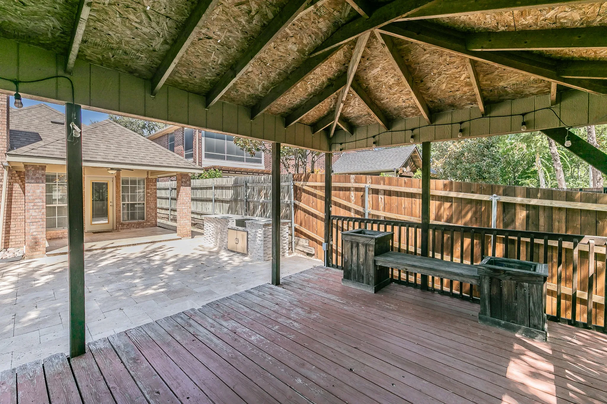 Single Family Residence For Sale in Tarrant County , 5544 Greenview Court, North Richland Hills, Texas 76148, 4 Bedroom, 2 Bathroom, 2 Garage spaces, 2,052 Sqft, built in 2001, mls#21365294, Real Estate Agent in North Richland Hills, Homes For Sale in Tarrant county, Homes For Sale in North Richland Hills, Realtor in North Richland Hills Texas, Real Estate Brokerage Independent Realty Texas, Luminita Cordes Realtor