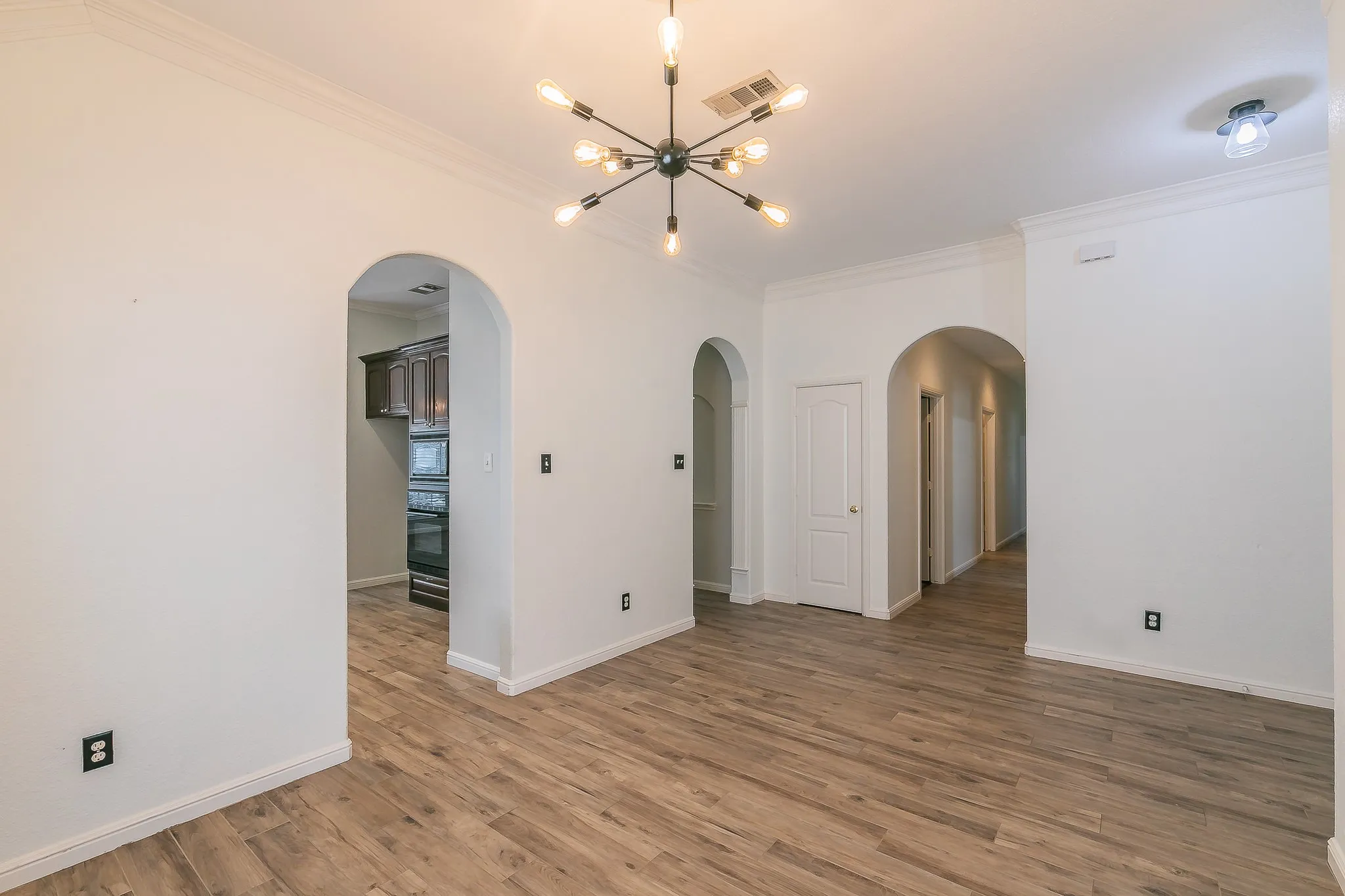 Single Family Residence For Sale in Tarrant County , 5544 Greenview Court, North Richland Hills, Texas 76148, 4 Bedroom, 2 Bathroom, 2 Garage spaces, 2,052 Sqft, built in 2001, mls#21365294, Real Estate Agent in North Richland Hills, Homes For Sale in Tarrant county, Homes For Sale in North Richland Hills, Realtor in North Richland Hills Texas, Real Estate Brokerage Independent Realty Texas, Luminita Cordes Realtor