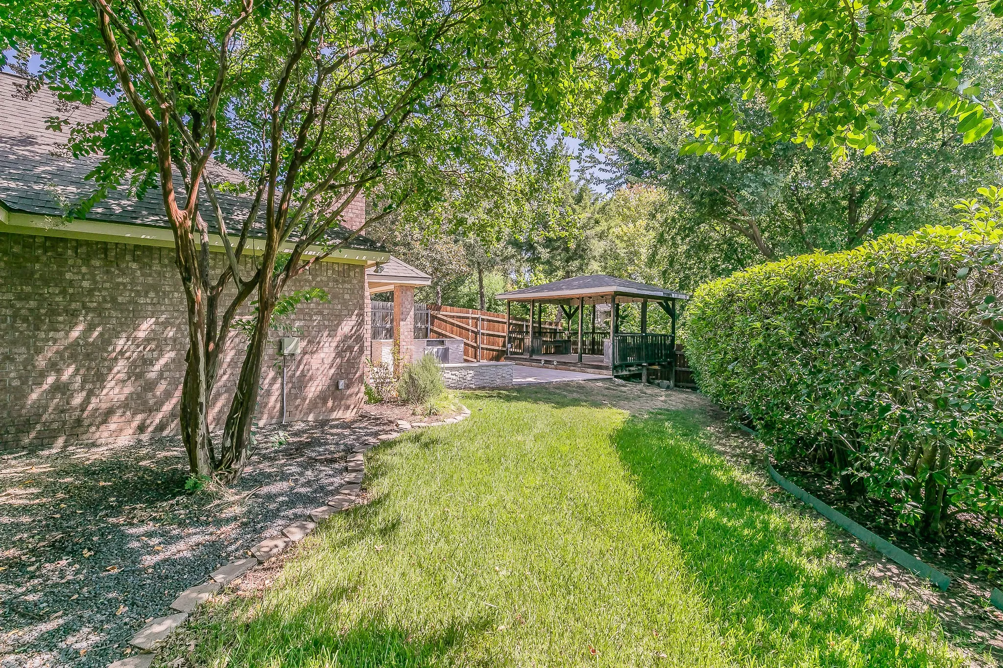 Single Family Residence For Sale in Tarrant County , 5544 Greenview Court, North Richland Hills, Texas 76148, 4 Bedroom, 2 Bathroom, 2 Garage spaces, 2,052 Sqft, built in 2001, mls#21365294, Real Estate Agent in North Richland Hills, Homes For Sale in Tarrant county, Homes For Sale in North Richland Hills, Realtor in North Richland Hills Texas, Real Estate Brokerage Independent Realty Texas, Luminita Cordes Realtor