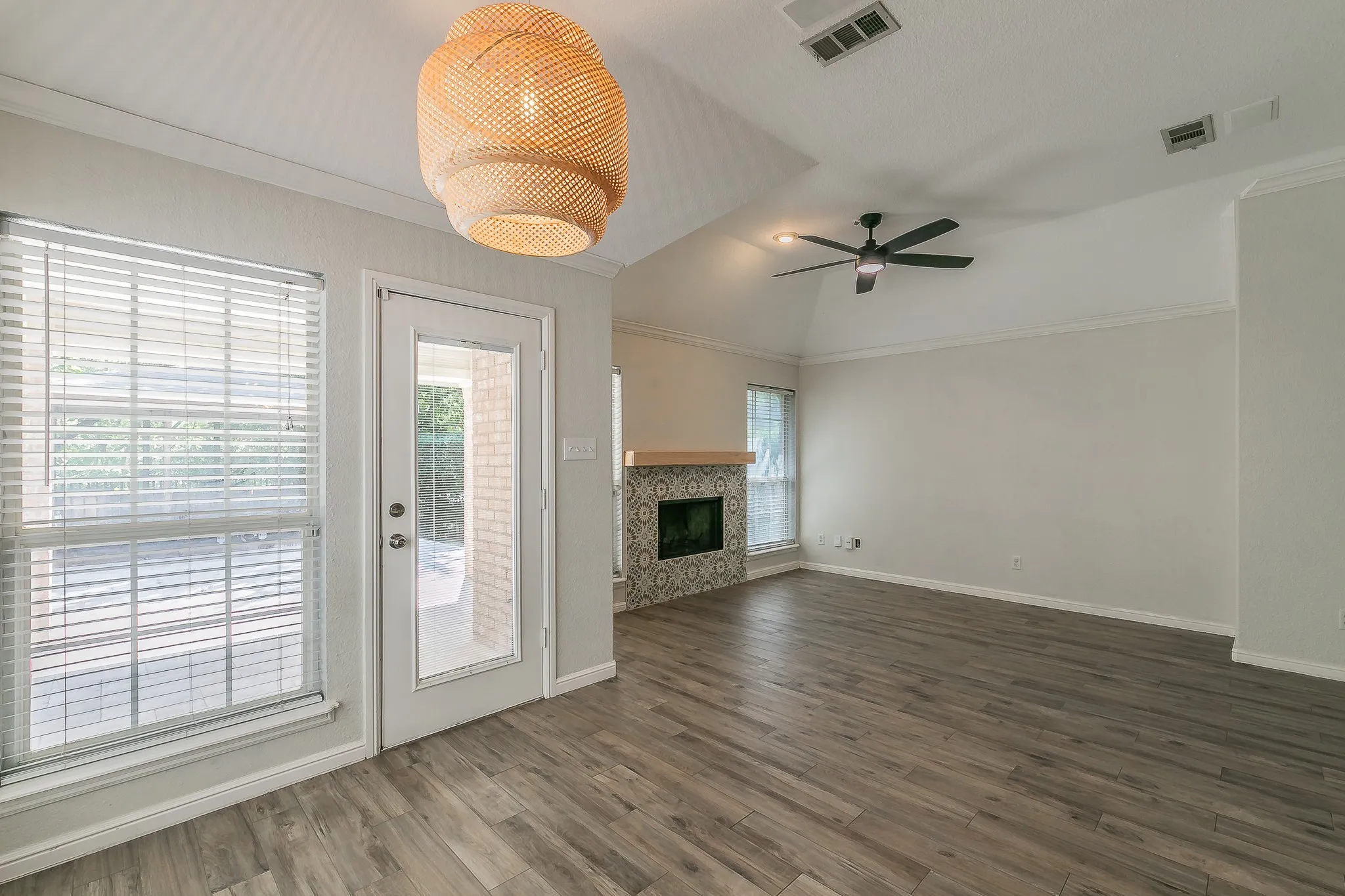 Single Family Residence For Sale in Tarrant County , 5544 Greenview Court, North Richland Hills, Texas 76148, 4 Bedroom, 2 Bathroom, 2 Garage spaces, 2,052 Sqft, built in 2001, mls#21365294, Real Estate Agent in North Richland Hills, Homes For Sale in Tarrant county, Homes For Sale in North Richland Hills, Realtor in North Richland Hills Texas, Real Estate Brokerage Independent Realty Texas, Luminita Cordes Realtor