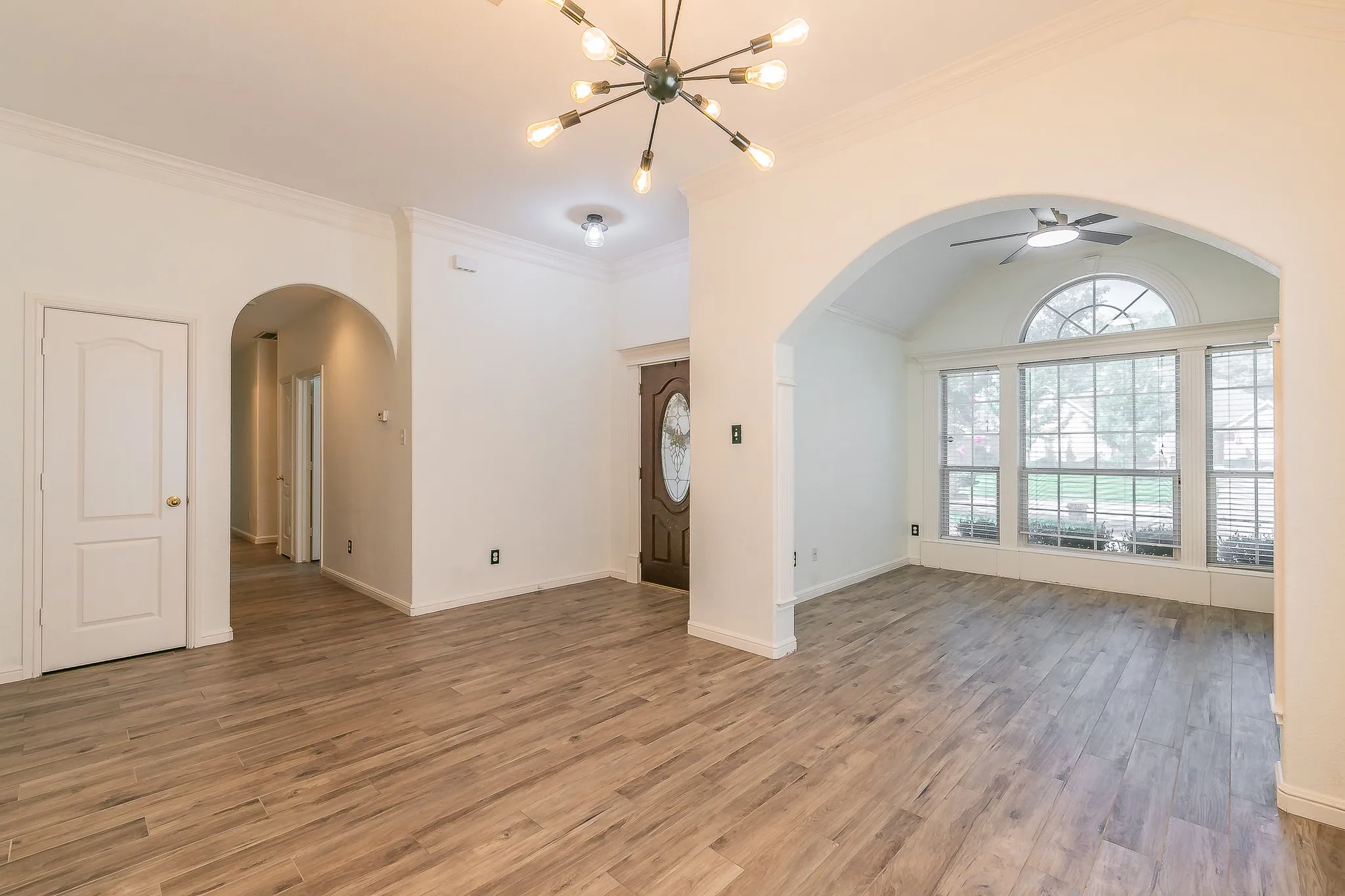 Single Family Residence For Sale in Tarrant County , 5544 Greenview Court, North Richland Hills, Texas 76148, 4 Bedroom, 2 Bathroom, 2 Garage spaces, 2,052 Sqft, built in 2001, mls#21365294, Real Estate Agent in North Richland Hills, Homes For Sale in Tarrant county, Homes For Sale in North Richland Hills, Realtor in North Richland Hills Texas, Real Estate Brokerage Independent Realty Texas, Luminita Cordes Realtor