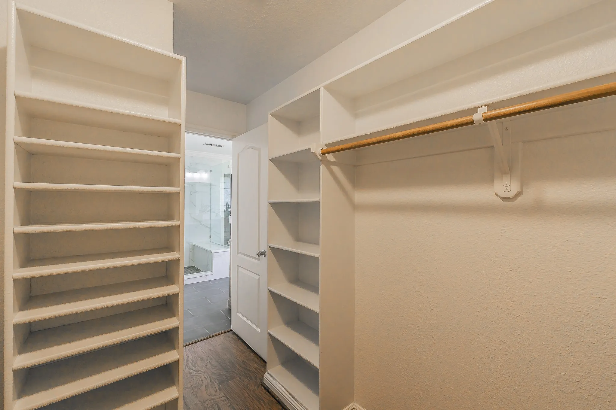 Single Family Residence For Sale in Tarrant County , 5544 Greenview Court, North Richland Hills, Texas 76148, 4 Bedroom, 2 Bathroom, 2 Garage spaces, 2,052 Sqft, built in 2001, mls#21365294, Real Estate Agent in North Richland Hills, Homes For Sale in Tarrant county, Homes For Sale in North Richland Hills, Realtor in North Richland Hills Texas, Real Estate Brokerage Independent Realty Texas, Luminita Cordes Realtor