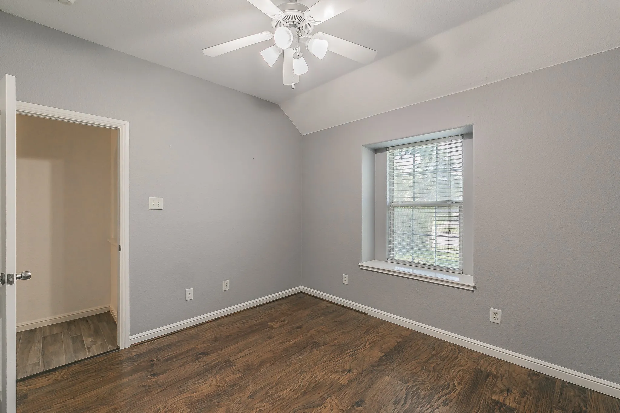 Single Family Residence For Sale in Tarrant County , 5544 Greenview Court, North Richland Hills, Texas 76148, 4 Bedroom, 2 Bathroom, 2 Garage spaces, 2,052 Sqft, built in 2001, mls#21365294, Real Estate Agent in North Richland Hills, Homes For Sale in Tarrant county, Homes For Sale in North Richland Hills, Realtor in North Richland Hills Texas, Real Estate Brokerage Independent Realty Texas, Luminita Cordes Realtor