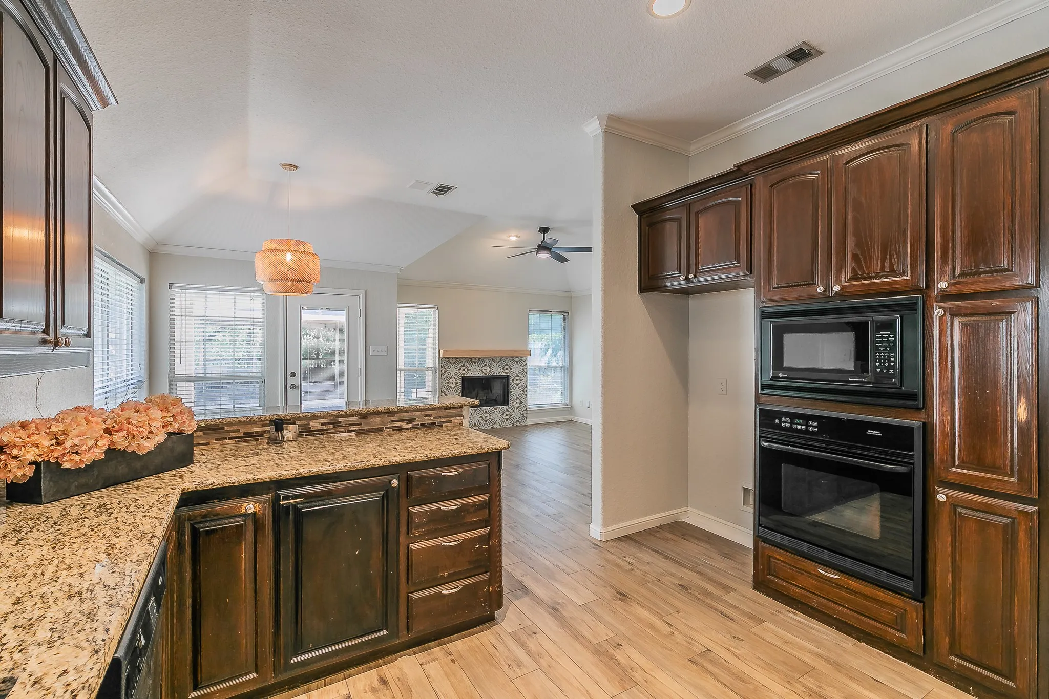 Single Family Residence For Sale in Tarrant County , 5544 Greenview Court, North Richland Hills, Texas 76148, 4 Bedroom, 2 Bathroom, 2 Garage spaces, 2,052 Sqft, built in 2001, mls#21365294, Real Estate Agent in North Richland Hills, Homes For Sale in Tarrant county, Homes For Sale in North Richland Hills, Realtor in North Richland Hills Texas, Real Estate Brokerage Independent Realty Texas, Luminita Cordes Realtor