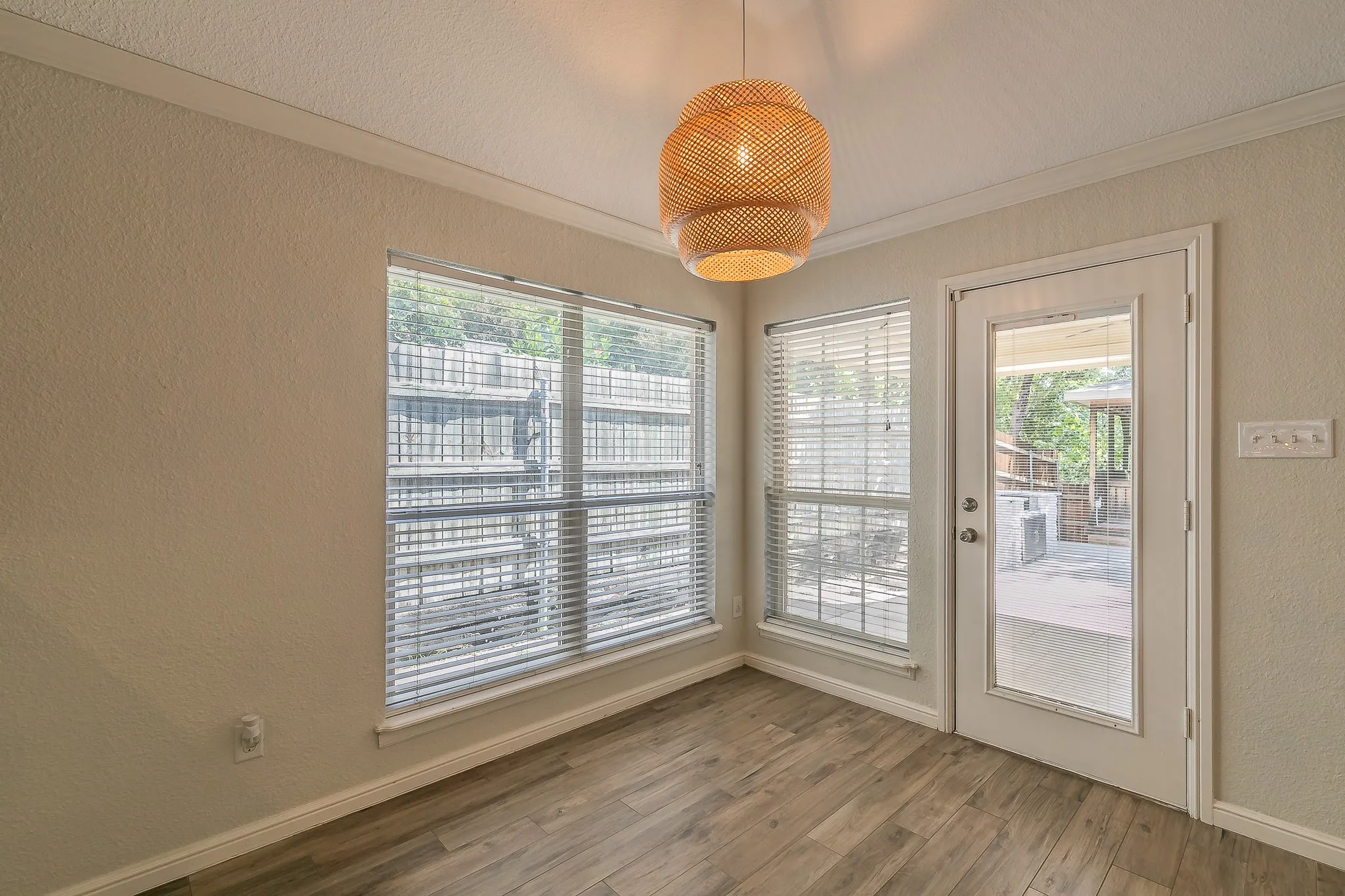 Single Family Residence For Sale in Tarrant County , 5544 Greenview Court, North Richland Hills, Texas 76148, 4 Bedroom, 2 Bathroom, 2 Garage spaces, 2,052 Sqft, built in 2001, mls#21365294, Real Estate Agent in North Richland Hills, Homes For Sale in Tarrant county, Homes For Sale in North Richland Hills, Realtor in North Richland Hills Texas, Real Estate Brokerage Independent Realty Texas, Luminita Cordes Realtor