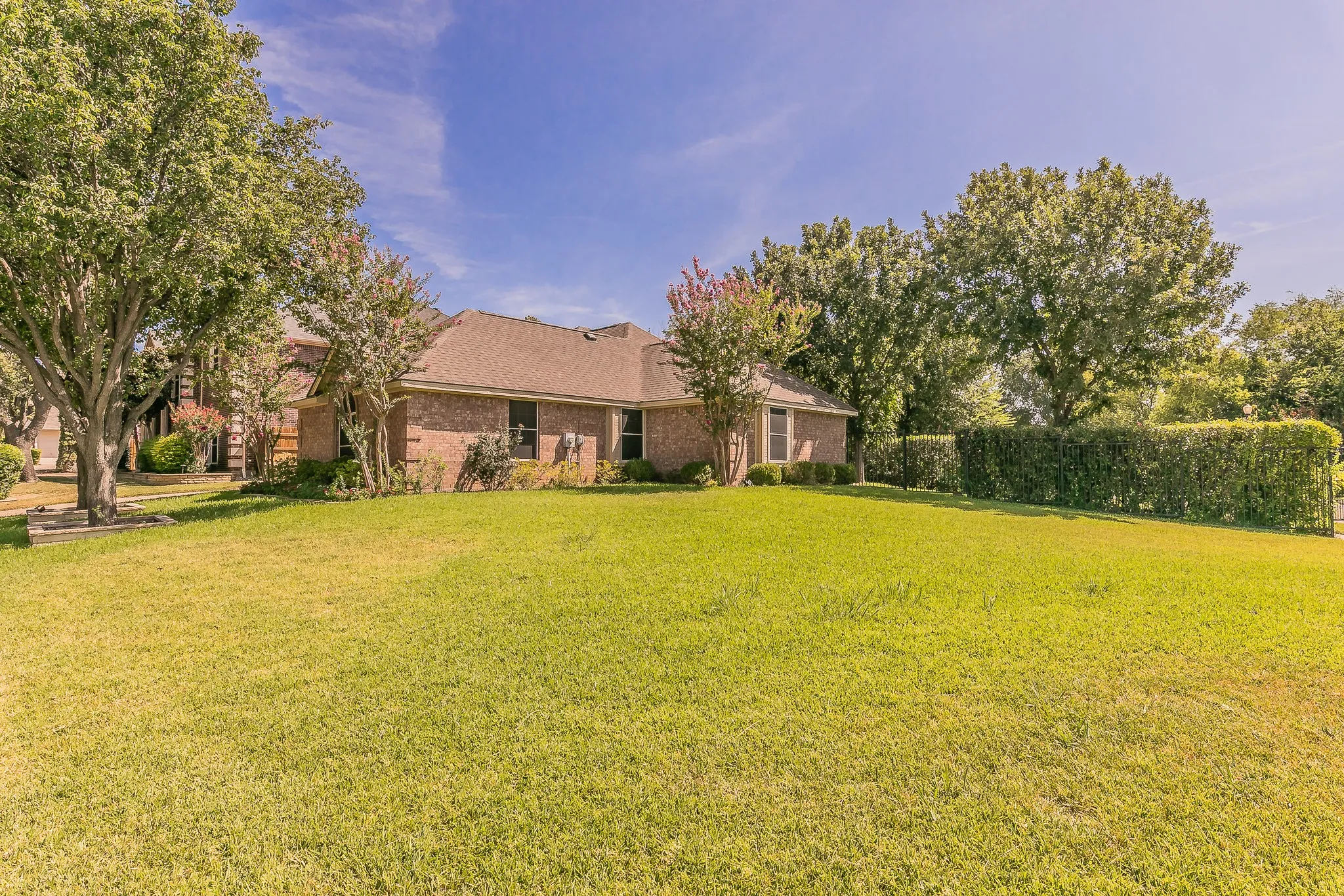 Single Family Residence For Sale in Tarrant County , 5544 Greenview Court, North Richland Hills, Texas 76148, 4 Bedroom, 2 Bathroom, 2 Garage spaces, 2,052 Sqft, built in 2001, mls#21365294, Real Estate Agent in North Richland Hills, Homes For Sale in Tarrant county, Homes For Sale in North Richland Hills, Realtor in North Richland Hills Texas, Real Estate Brokerage Independent Realty Texas, Luminita Cordes Realtor
