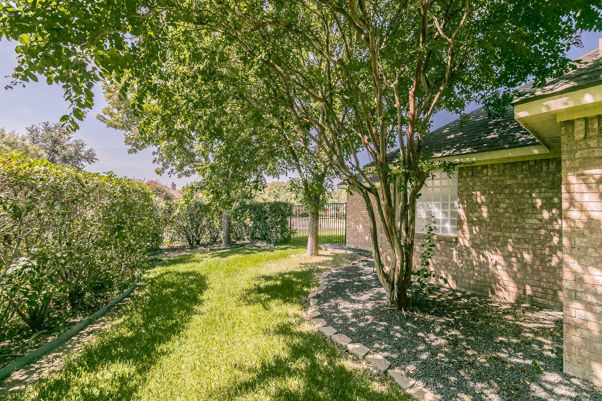 Single Family Residence For Sale in Tarrant County , 5544 Greenview Court, North Richland Hills, Texas 76148, 4 Bedroom, 2 Bathroom, 2 Garage spaces, 2,052 Sqft, built in 2001, mls#21365294, Real Estate Agent in North Richland Hills, Homes For Sale in Tarrant county, Homes For Sale in North Richland Hills, Realtor in North Richland Hills Texas, Real Estate Brokerage Independent Realty Texas, Luminita Cordes Realtor