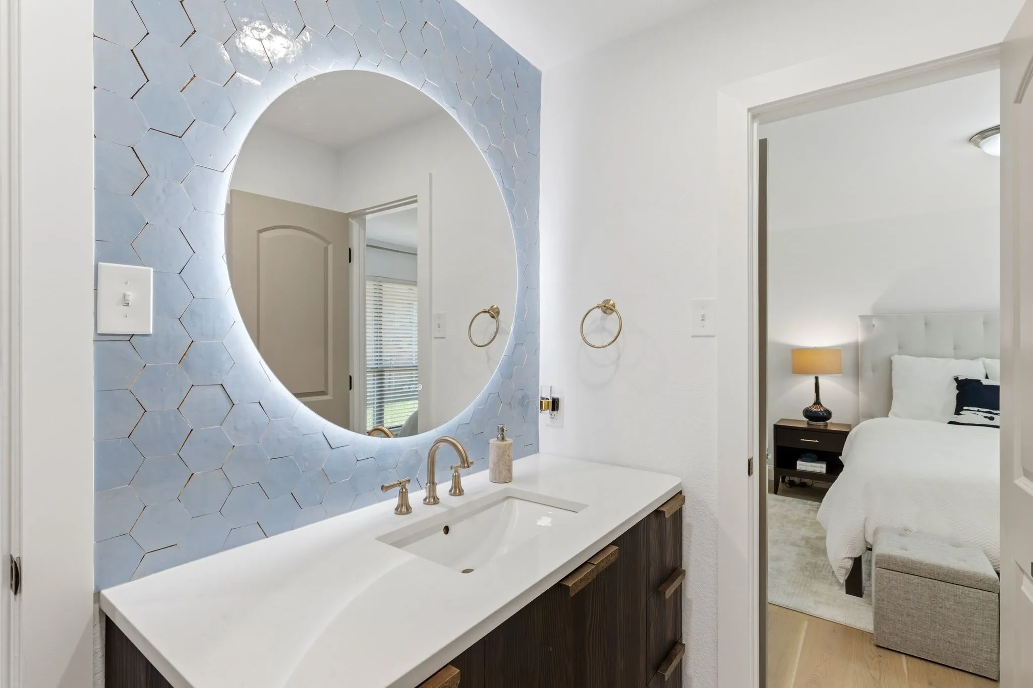 Fully renovated jack and jill bath