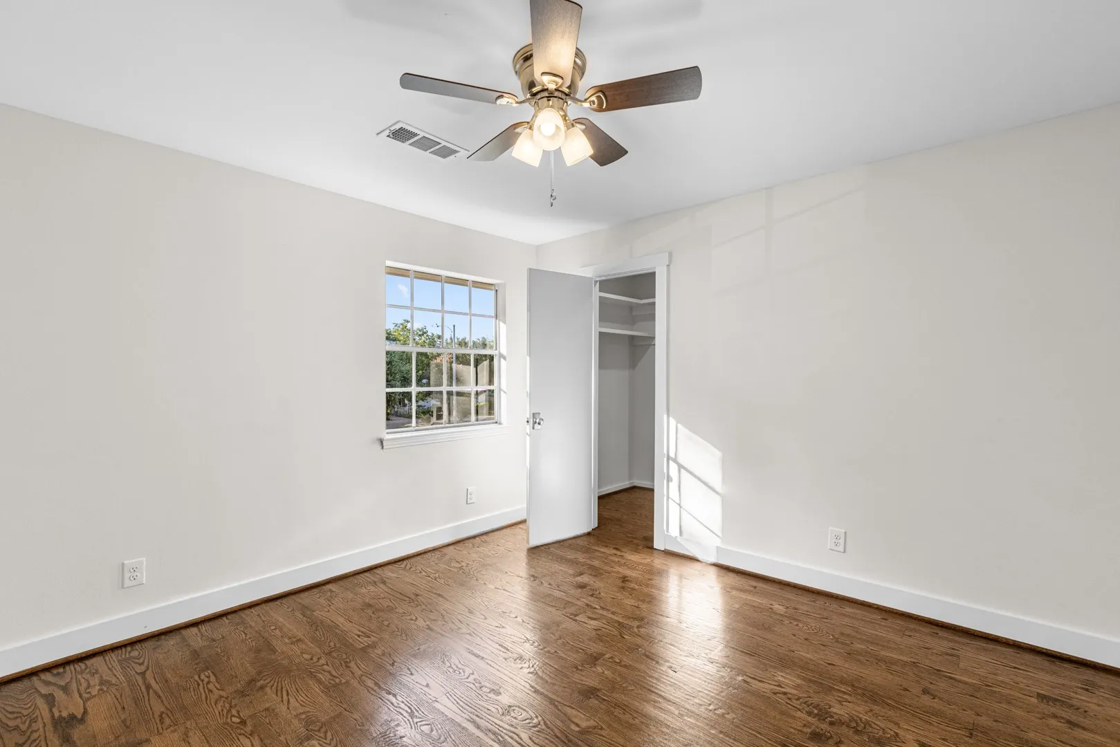 Single Family Residence For Sale in Kaufman County , 3 Haynes Circle, Terrell, Texas 75160, 4 Bedroom, 3 Bathroom, 2 Garage spaces, 2,809 Sqft, built in 1990, mls#21364731, Real Estate Agent in Terrell, Homes For Sale in Kaufman county, Homes For Sale in Terrell, Realtor in Terrell Texas, Real Estate Brokerage Independent Realty Texas, Luminita Cordes Realtor