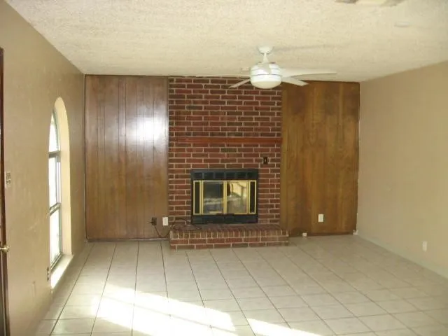 Single Family Residence For Sale in Tarrant County , 617 Comal Avenue, White Settlement, Texas 76108, 3 Bedroom, 2 Bathroom, Garage spaces, 1,954 Sqft, built in 1972, mls#21365074, Real Estate Agent in White Settlement, Homes For Sale in Tarrant county, Homes For Sale in White Settlement, Realtor in White Settlement Texas, Real Estate Brokerage Independent Realty Texas, Luminita Cordes Realtor