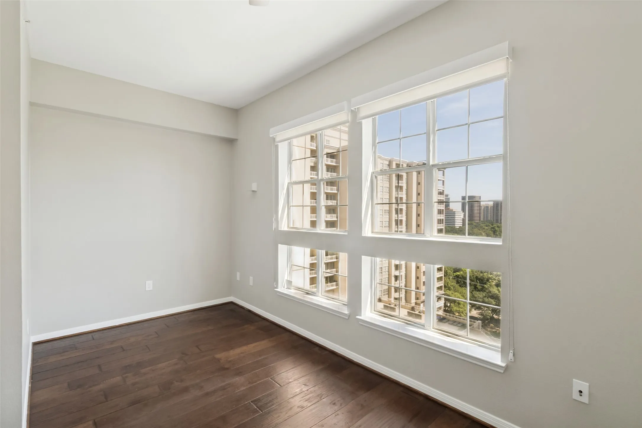 Condominium For Rent in Dallas County , 3225 Turtle Creek Boulevard 1111, Dallas, Texas 75219, 2 Bedroom, 2 Bathroom, 2 Garage spaces, 1,254 Sqft, built in 1998, mls#21364170, Real Estate Agent in Dallas, Homes For Rent in Dallas county, Homes For Rent in Dallas, Realtor in Dallas Texas, Real Estate Brokerage Independent Realty Texas, Luminita Cordes Realtor