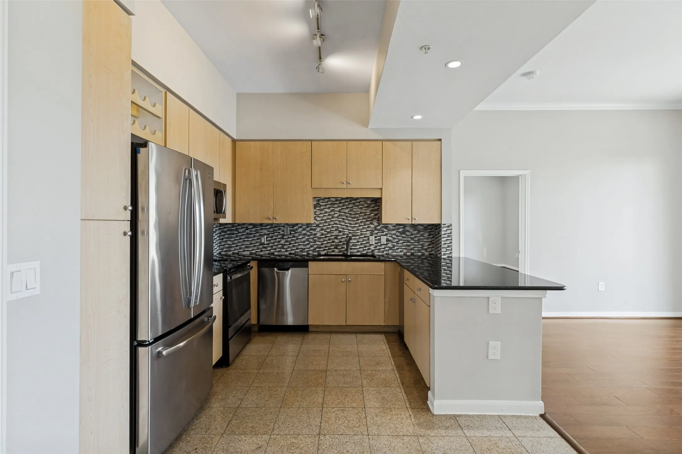 Condominium For Rent in Dallas County , 3225 Turtle Creek Boulevard 1111, Dallas, Texas 75219, 2 Bedroom, 2 Bathroom, 2 Garage spaces, 1,254 Sqft, built in 1998, mls#21364170, Real Estate Agent in Dallas, Homes For Rent in Dallas county, Homes For Rent in Dallas, Realtor in Dallas Texas, Real Estate Brokerage Independent Realty Texas, Luminita Cordes Realtor