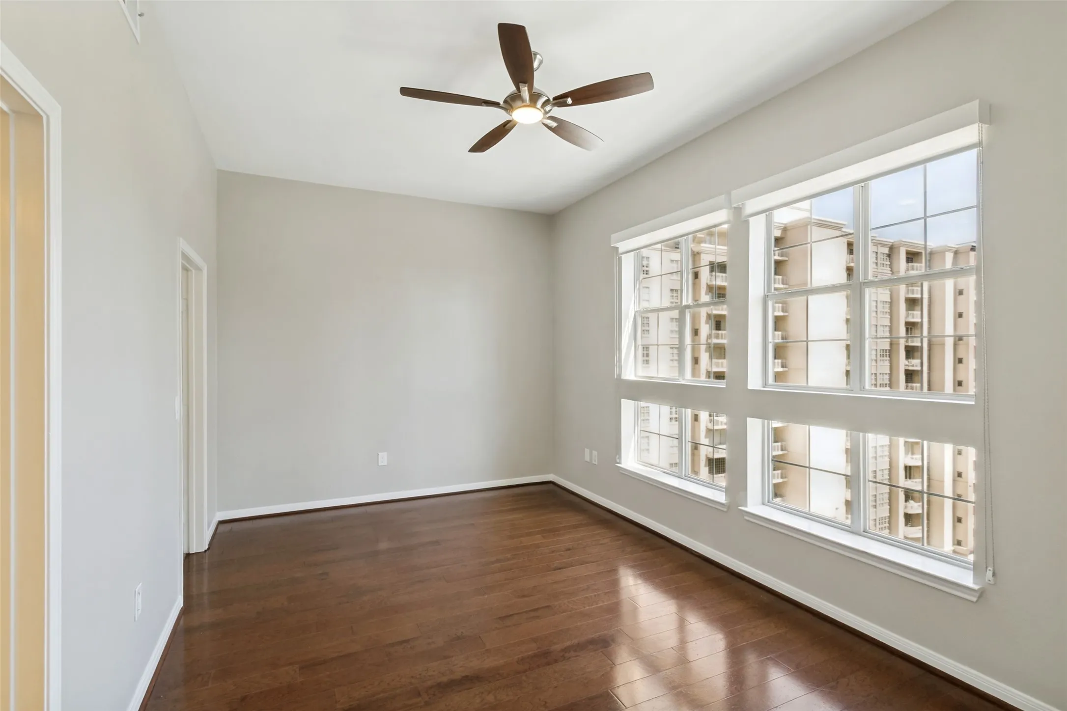 Condominium For Rent in Dallas County , 3225 Turtle Creek Boulevard 1111, Dallas, Texas 75219, 2 Bedroom, 2 Bathroom, 2 Garage spaces, 1,254 Sqft, built in 1998, mls#21364170, Real Estate Agent in Dallas, Homes For Rent in Dallas county, Homes For Rent in Dallas, Realtor in Dallas Texas, Real Estate Brokerage Independent Realty Texas, Luminita Cordes Realtor