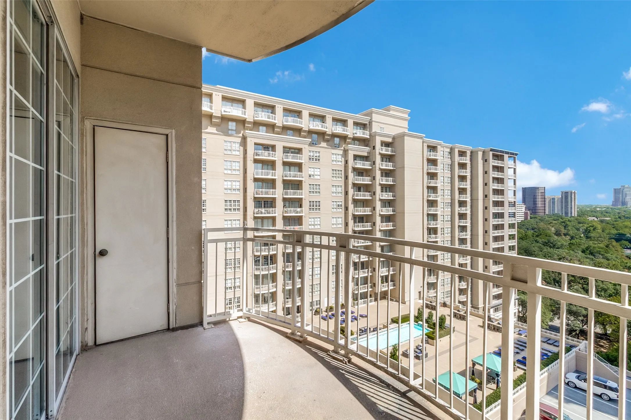 Condominium For Rent in Dallas County , 3225 Turtle Creek Boulevard 1111, Dallas, Texas 75219, 2 Bedroom, 2 Bathroom, 2 Garage spaces, 1,254 Sqft, built in 1998, mls#21364170, Real Estate Agent in Dallas, Homes For Rent in Dallas county, Homes For Rent in Dallas, Realtor in Dallas Texas, Real Estate Brokerage Independent Realty Texas, Luminita Cordes Realtor