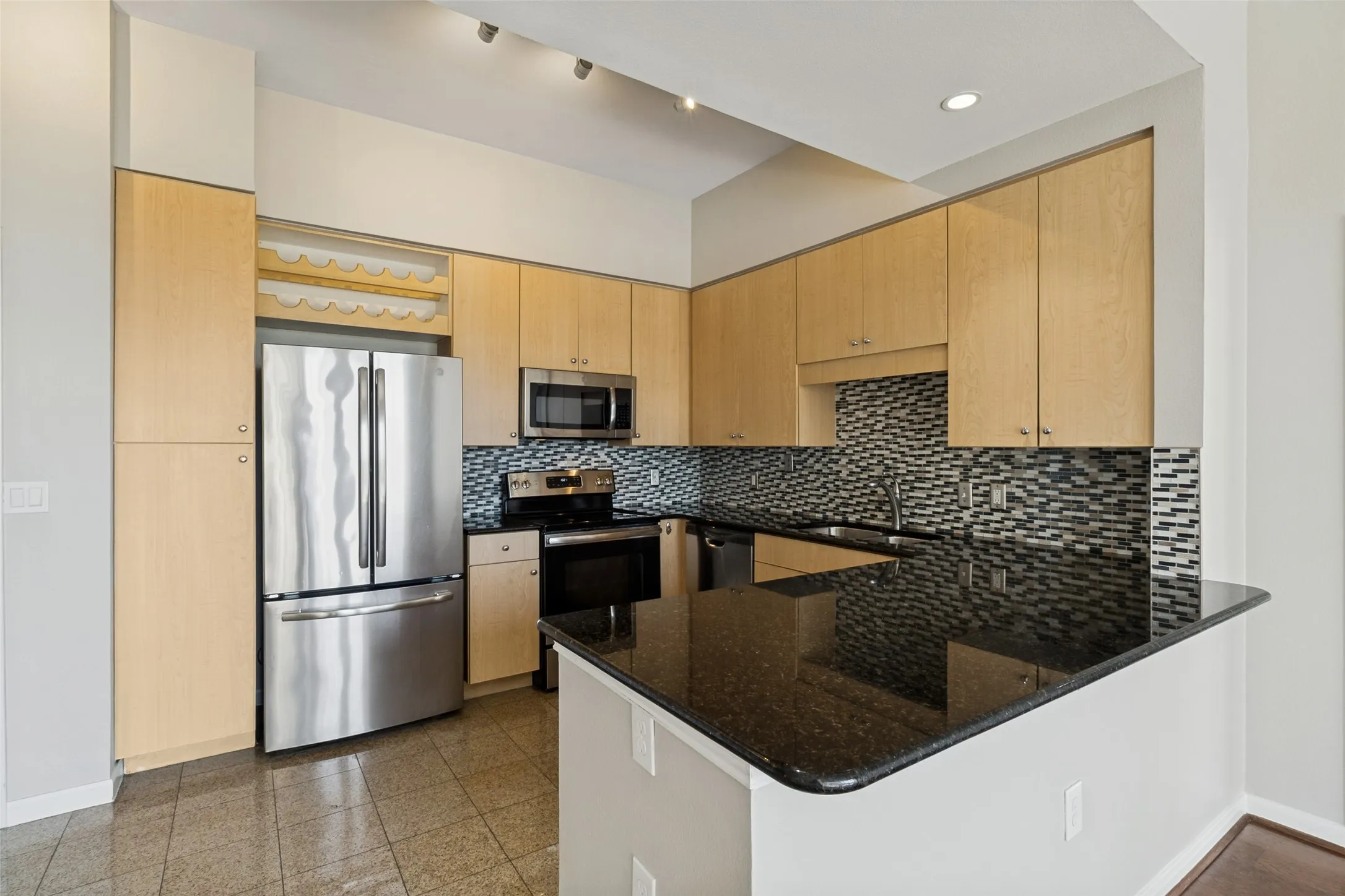 Condominium For Rent in Dallas County , 3225 Turtle Creek Boulevard 1111, Dallas, Texas 75219, 2 Bedroom, 2 Bathroom, 2 Garage spaces, 1,254 Sqft, built in 1998, mls#21364170, Real Estate Agent in Dallas, Homes For Rent in Dallas county, Homes For Rent in Dallas, Realtor in Dallas Texas, Real Estate Brokerage Independent Realty Texas, Luminita Cordes Realtor
