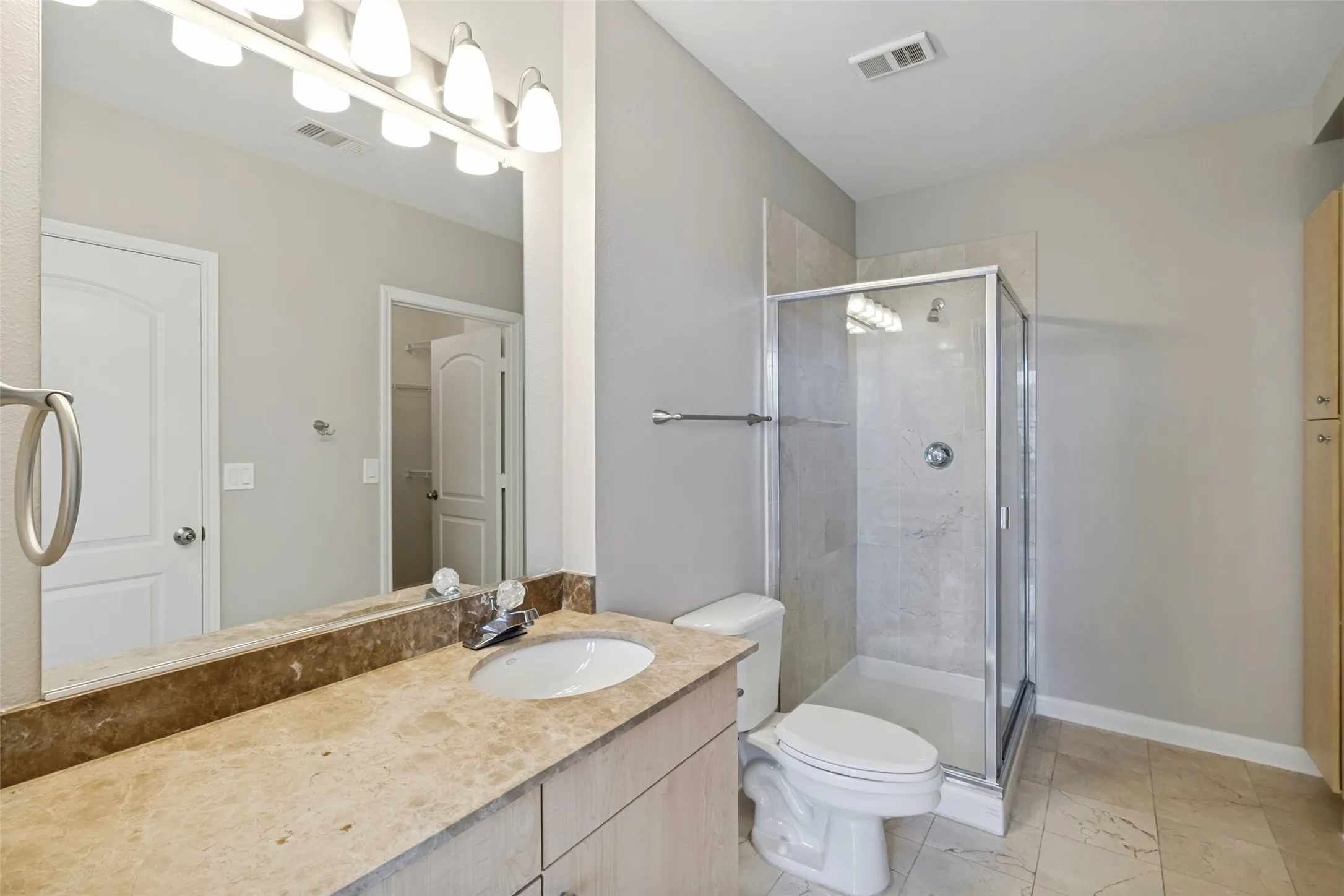 Condominium For Rent in Dallas County , 3225 Turtle Creek Boulevard 1111, Dallas, Texas 75219, 2 Bedroom, 2 Bathroom, 2 Garage spaces, 1,254 Sqft, built in 1998, mls#21364170, Real Estate Agent in Dallas, Homes For Rent in Dallas county, Homes For Rent in Dallas, Realtor in Dallas Texas, Real Estate Brokerage Independent Realty Texas, Luminita Cordes Realtor