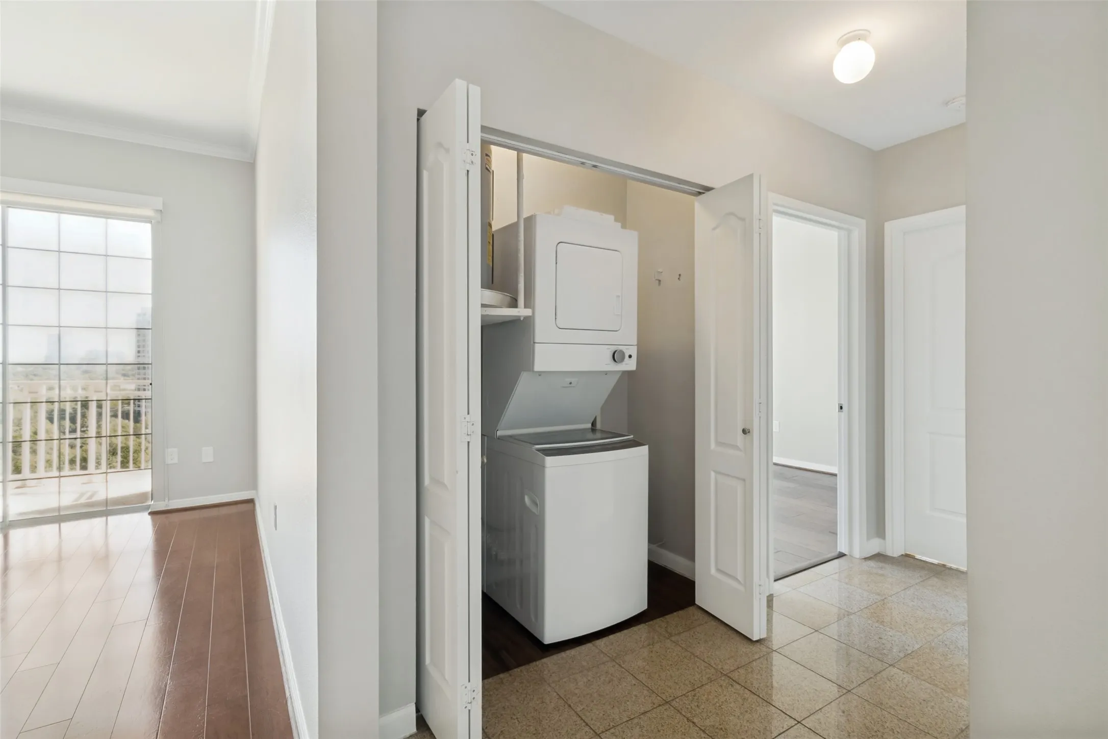 Condominium For Rent in Dallas County , 3225 Turtle Creek Boulevard 1111, Dallas, Texas 75219, 2 Bedroom, 2 Bathroom, 2 Garage spaces, 1,254 Sqft, built in 1998, mls#21364170, Real Estate Agent in Dallas, Homes For Rent in Dallas county, Homes For Rent in Dallas, Realtor in Dallas Texas, Real Estate Brokerage Independent Realty Texas, Luminita Cordes Realtor