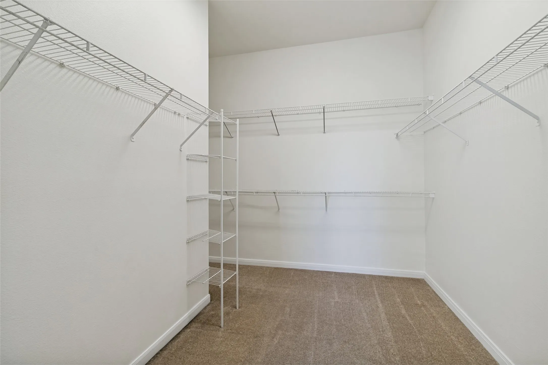 Condominium For Rent in Dallas County , 3225 Turtle Creek Boulevard 1111, Dallas, Texas 75219, 2 Bedroom, 2 Bathroom, 2 Garage spaces, 1,254 Sqft, built in 1998, mls#21364170, Real Estate Agent in Dallas, Homes For Rent in Dallas county, Homes For Rent in Dallas, Realtor in Dallas Texas, Real Estate Brokerage Independent Realty Texas, Luminita Cordes Realtor