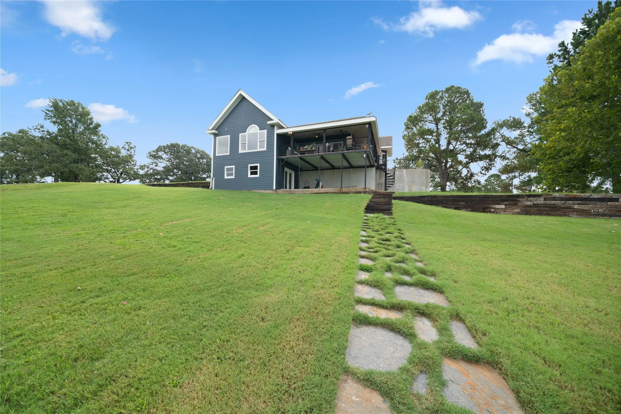 Single Family Residence For Sale in Henderson County , 7581 E Lake Drive, Murchison, Texas 75778, 4 Bedroom, 2 Bathroom, 2 Garage spaces, 2,380 Sqft, built in 2013, mls#21363898, Real Estate Agent in Murchison, Homes For Sale in Henderson county, Homes For Sale in Murchison, Realtor in Murchison Texas, Real Estate Brokerage Independent Realty Texas, Luminita Cordes Realtor