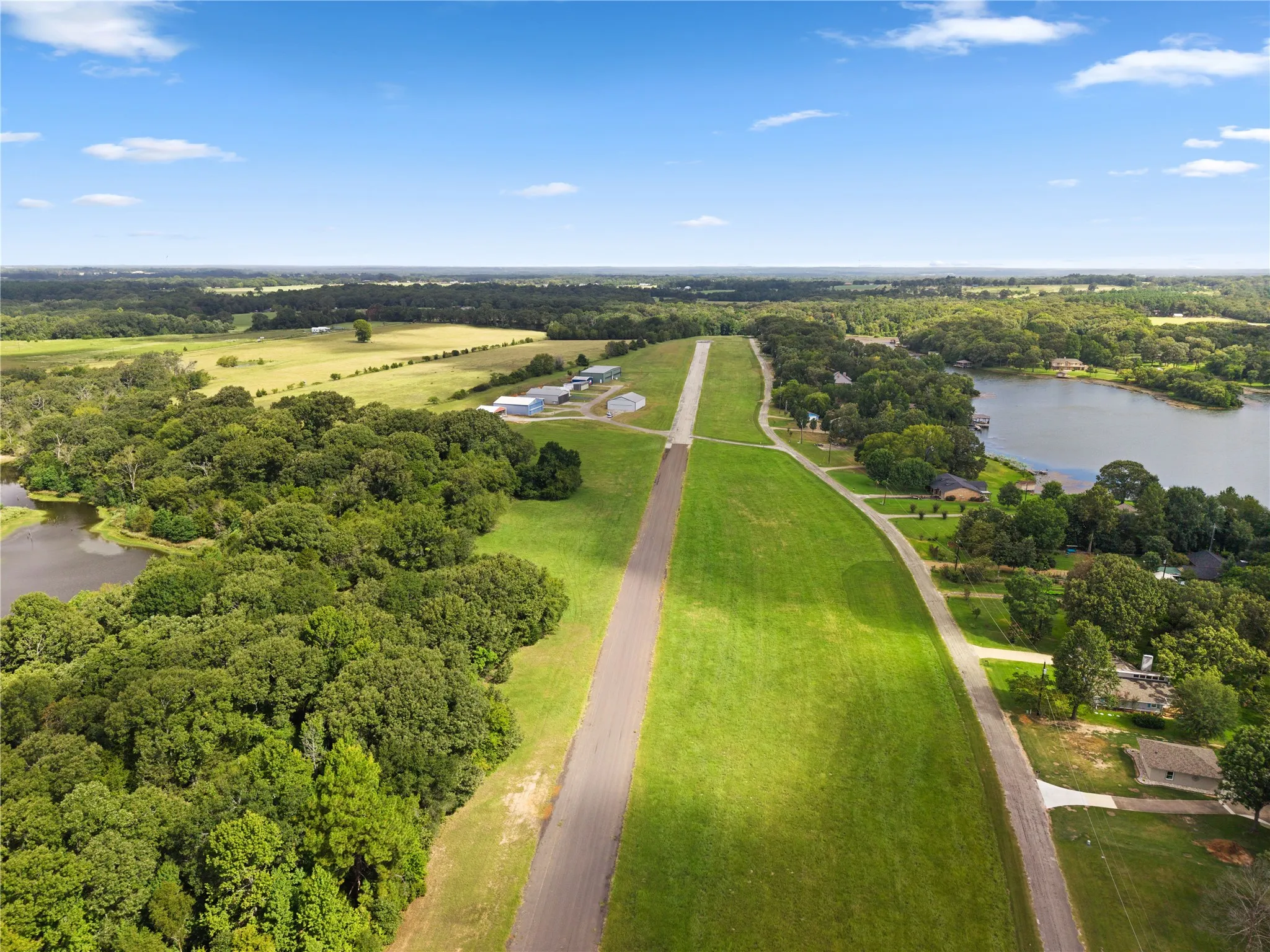 Single Family Residence For Sale in Henderson County , 7581 E Lake Drive, Murchison, Texas 75778, 4 Bedroom, 2 Bathroom, 2 Garage spaces, 2,380 Sqft, built in 2013, mls#21363898, Real Estate Agent in Murchison, Homes For Sale in Henderson county, Homes For Sale in Murchison, Realtor in Murchison Texas, Real Estate Brokerage Independent Realty Texas, Luminita Cordes Realtor