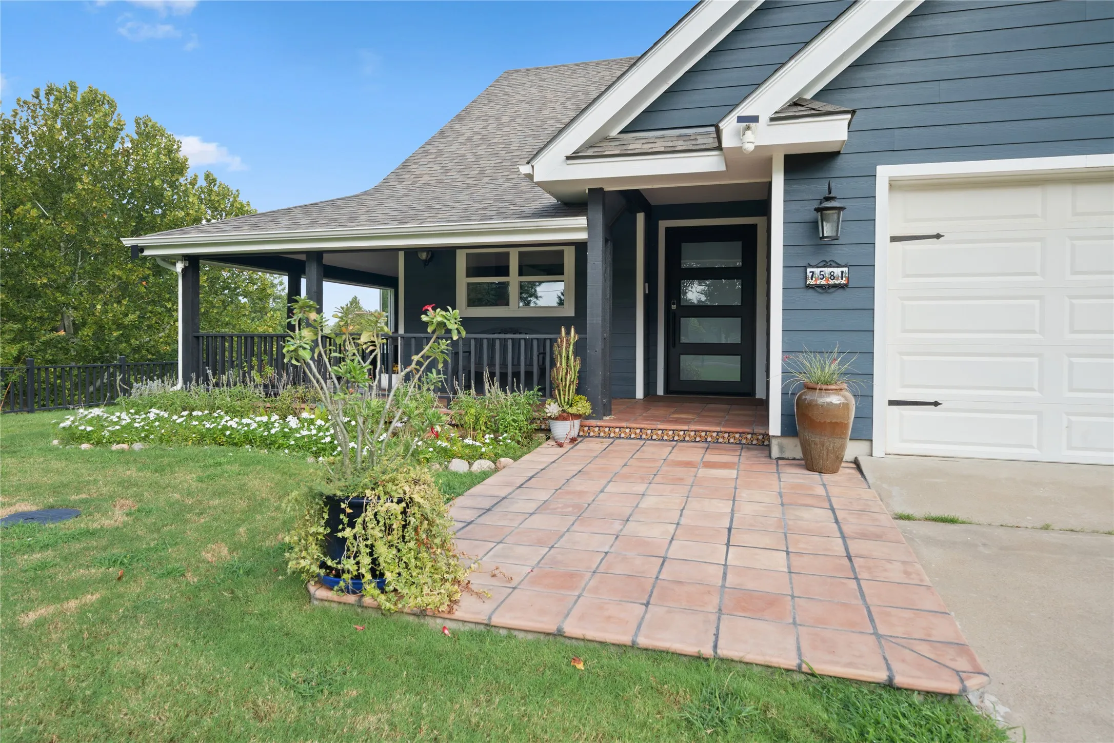 Single Family Residence For Sale in Henderson County , 7581 E Lake Drive, Murchison, Texas 75778, 4 Bedroom, 2 Bathroom, 2 Garage spaces, 2,380 Sqft, built in 2013, mls#21363898, Real Estate Agent in Murchison, Homes For Sale in Henderson county, Homes For Sale in Murchison, Realtor in Murchison Texas, Real Estate Brokerage Independent Realty Texas, Luminita Cordes Realtor