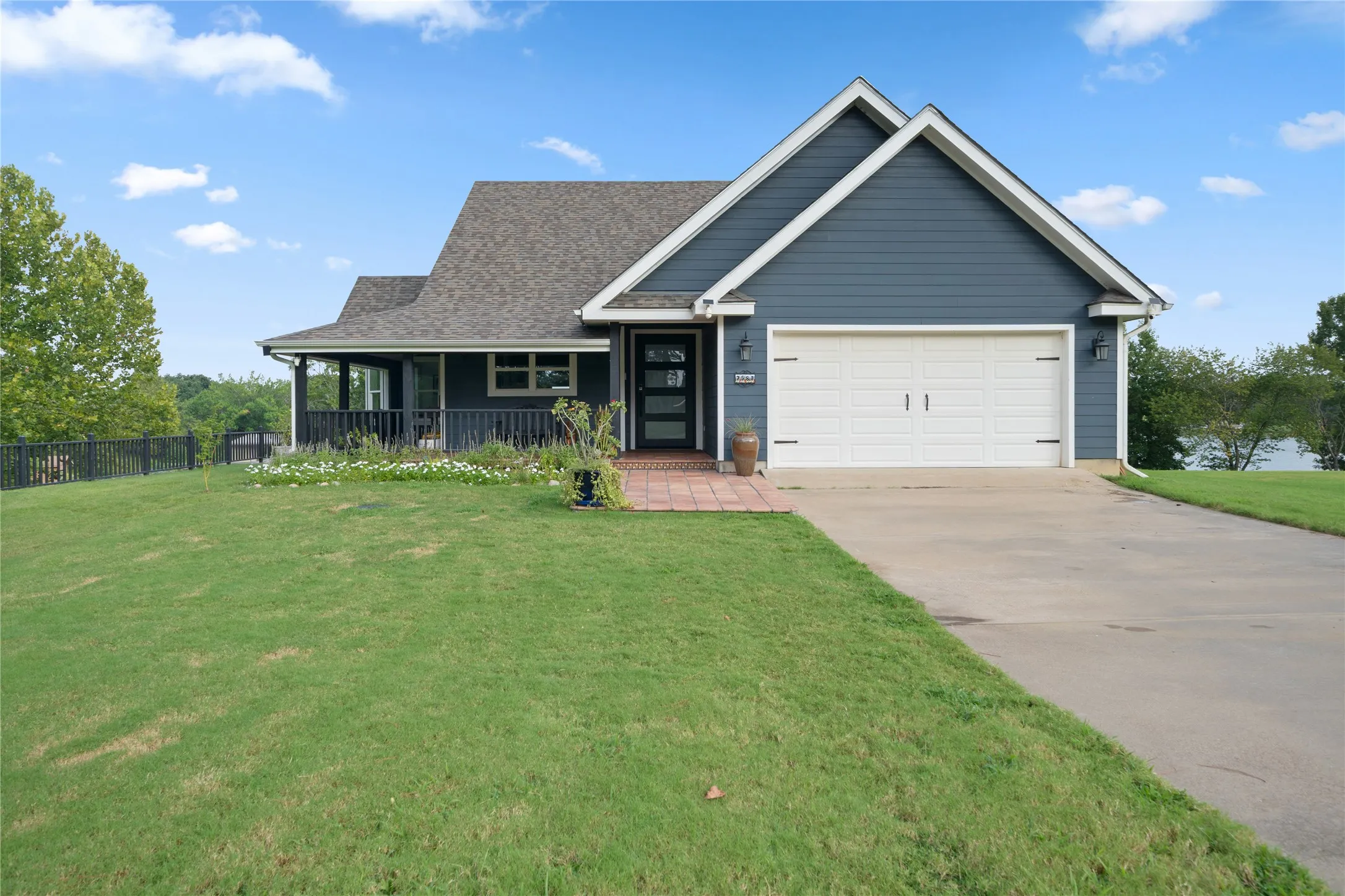 Single Family Residence For Sale in Henderson County , 7581 E Lake Drive, Murchison, Texas 75778, 4 Bedroom, 2 Bathroom, 2 Garage spaces, 2,380 Sqft, built in 2013, mls#21363898, Real Estate Agent in Murchison, Homes For Sale in Henderson county, Homes For Sale in Murchison, Realtor in Murchison Texas, Real Estate Brokerage Independent Realty Texas, Luminita Cordes Realtor