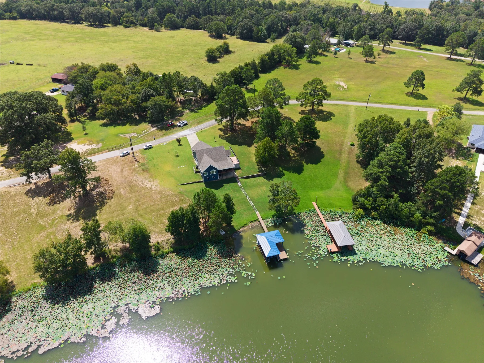 Single Family Residence For Sale in Henderson County , 7581 E Lake Drive, Murchison, Texas 75778, 4 Bedroom, 2 Bathroom, 2 Garage spaces, 2,380 Sqft, built in 2013, mls#21363898, Real Estate Agent in Murchison, Homes For Sale in Henderson county, Homes For Sale in Murchison, Realtor in Murchison Texas, Real Estate Brokerage Independent Realty Texas, Luminita Cordes Realtor