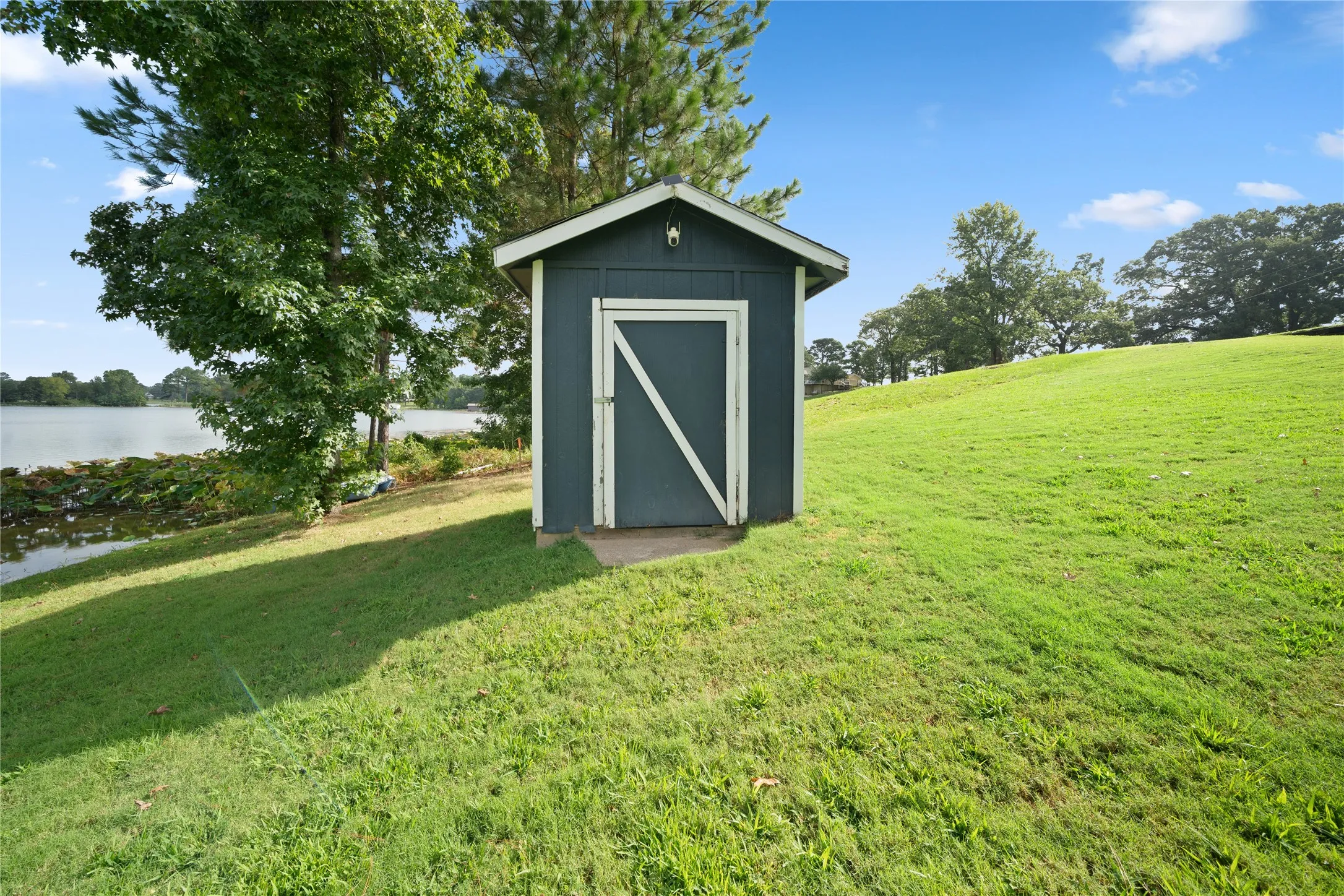 Single Family Residence For Sale in Henderson County , 7581 E Lake Drive, Murchison, Texas 75778, 4 Bedroom, 2 Bathroom, 2 Garage spaces, 2,380 Sqft, built in 2013, mls#21363898, Real Estate Agent in Murchison, Homes For Sale in Henderson county, Homes For Sale in Murchison, Realtor in Murchison Texas, Real Estate Brokerage Independent Realty Texas, Luminita Cordes Realtor