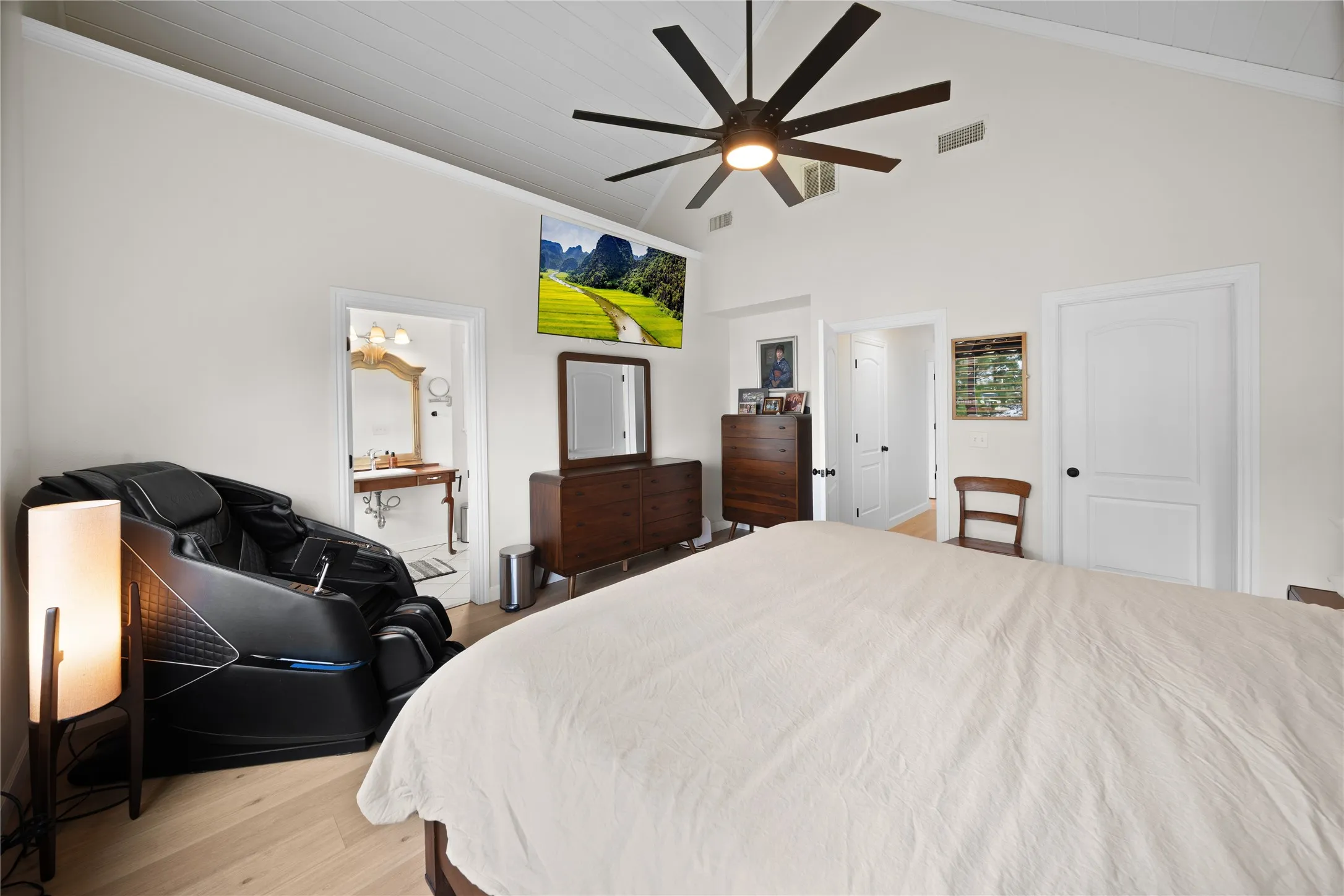Single Family Residence For Sale in Henderson County , 7581 E Lake Drive, Murchison, Texas 75778, 4 Bedroom, 2 Bathroom, 2 Garage spaces, 2,380 Sqft, built in 2013, mls#21363898, Real Estate Agent in Murchison, Homes For Sale in Henderson county, Homes For Sale in Murchison, Realtor in Murchison Texas, Real Estate Brokerage Independent Realty Texas, Luminita Cordes Realtor