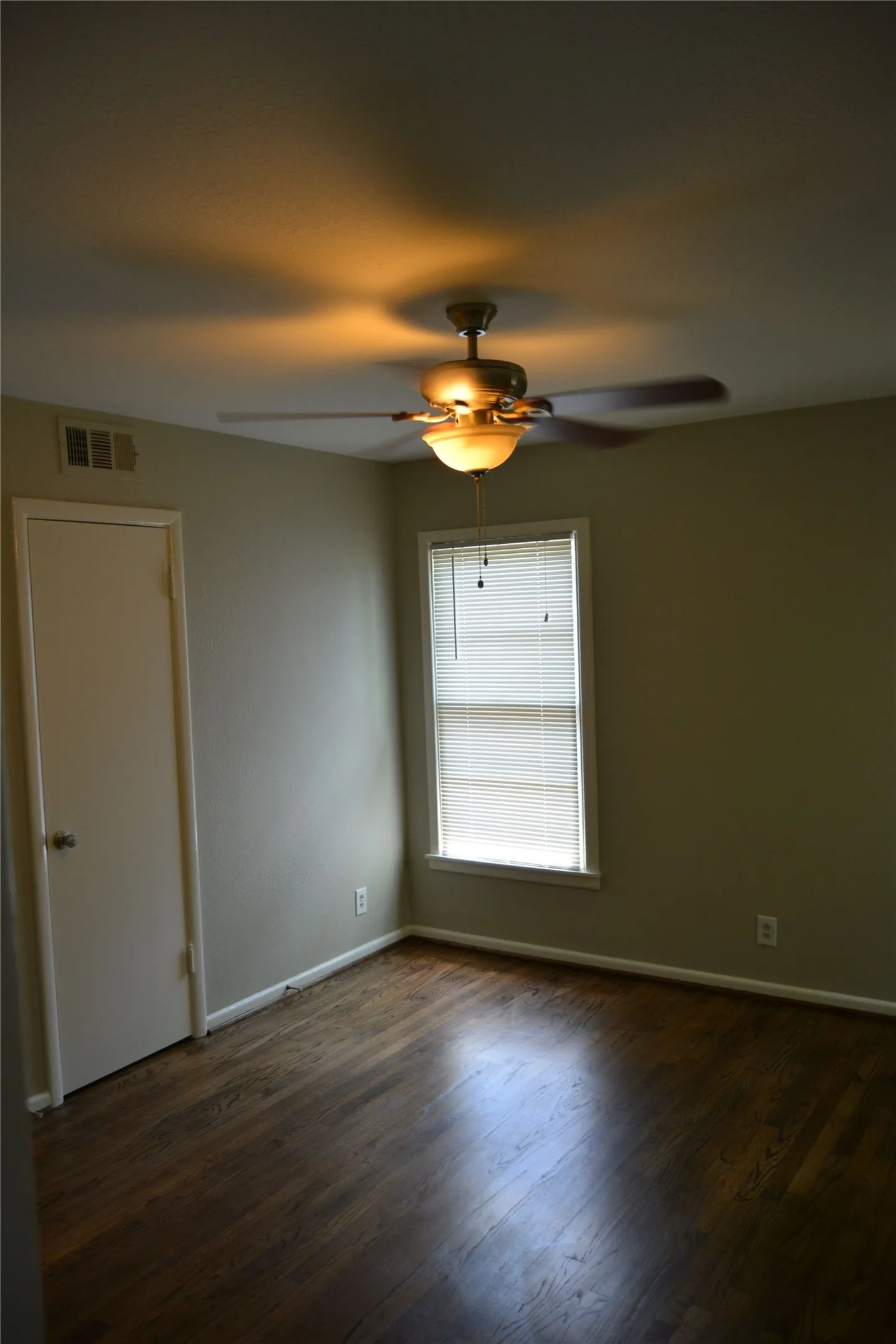 Single Family Residence For Rent in Tarrant County , 4117 Carma Drive, North Richland Hills, Texas 76180, 3 Bedroom, 2 Bathroom, 2 Garage spaces, 1,592 Sqft, built in 1955, mls#21365662, Real Estate Agent in North Richland Hills, Homes For Rent in Tarrant county, Homes For Rent in North Richland Hills, Realtor in North Richland Hills Texas, Real Estate Brokerage Independent Realty Texas, Luminita Cordes Realtor