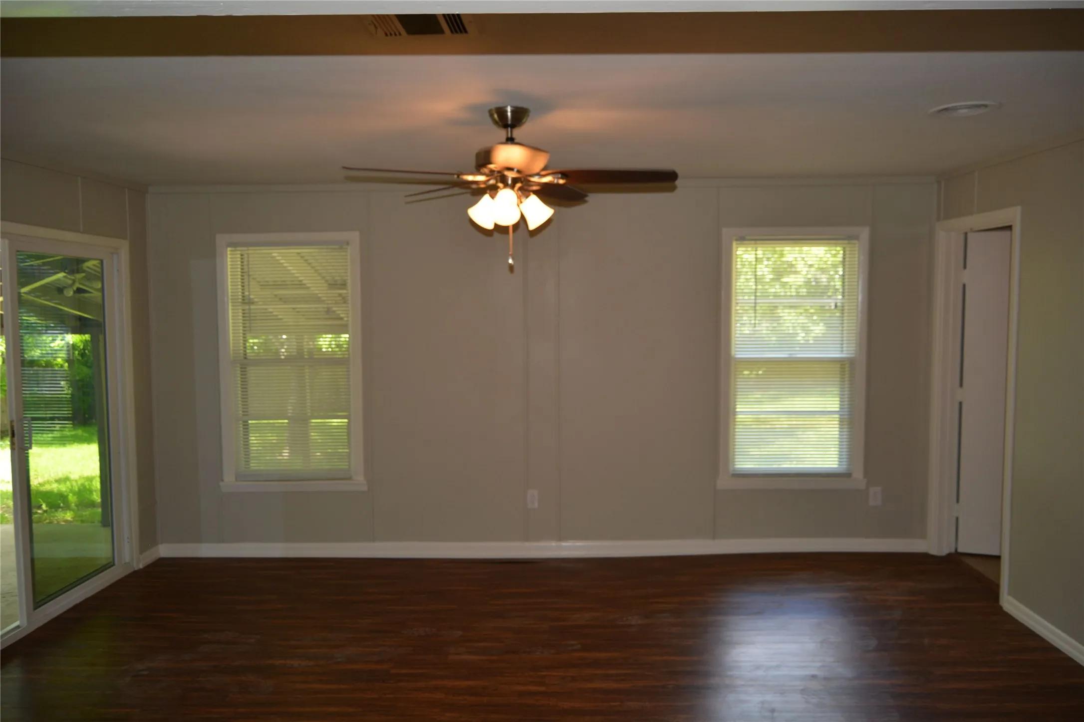 Single Family Residence For Rent in Tarrant County , 4117 Carma Drive, North Richland Hills, Texas 76180, 3 Bedroom, 2 Bathroom, 2 Garage spaces, 1,592 Sqft, built in 1955, mls#21365662, Real Estate Agent in North Richland Hills, Homes For Rent in Tarrant county, Homes For Rent in North Richland Hills, Realtor in North Richland Hills Texas, Real Estate Brokerage Independent Realty Texas, Luminita Cordes Realtor