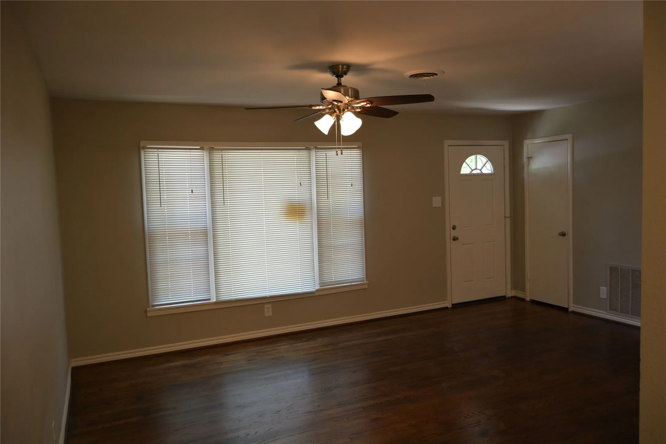 Single Family Residence For Rent in Tarrant County , 4117 Carma Drive, North Richland Hills, Texas 76180, 3 Bedroom, 2 Bathroom, 2 Garage spaces, 1,592 Sqft, built in 1955, mls#21365662, Real Estate Agent in North Richland Hills, Homes For Rent in Tarrant county, Homes For Rent in North Richland Hills, Realtor in North Richland Hills Texas, Real Estate Brokerage Independent Realty Texas, Luminita Cordes Realtor