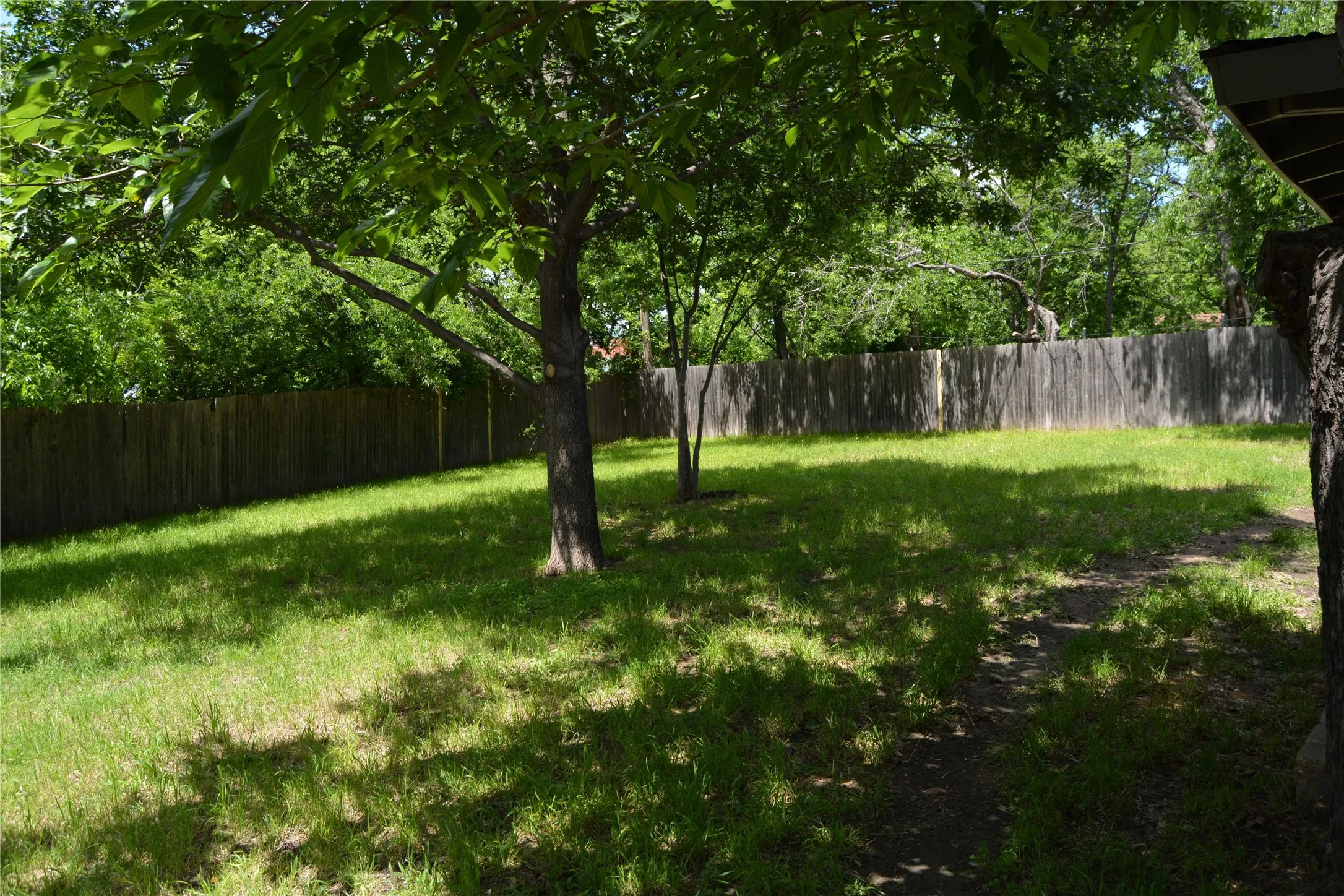 Single Family Residence For Rent in Tarrant County , 4117 Carma Drive, North Richland Hills, Texas 76180, 3 Bedroom, 2 Bathroom, 2 Garage spaces, 1,592 Sqft, built in 1955, mls#21365662, Real Estate Agent in North Richland Hills, Homes For Rent in Tarrant county, Homes For Rent in North Richland Hills, Realtor in North Richland Hills Texas, Real Estate Brokerage Independent Realty Texas, Luminita Cordes Realtor