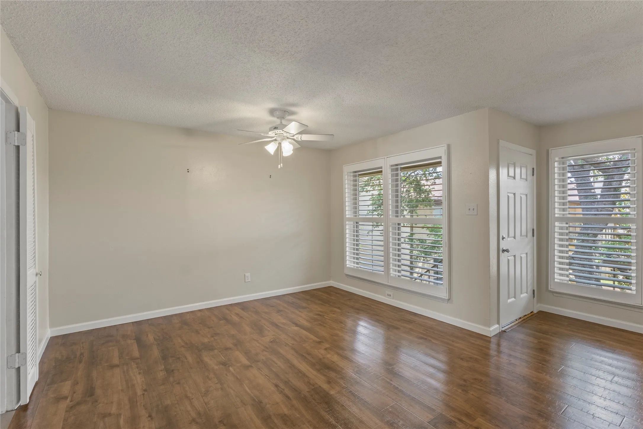 Condominium For Sale in Dallas County , 10650 Steppington Drive 211, Dallas, Texas 75230, 2 Bedroom, 2 Bathroom, Garage spaces, 1,197 Sqft, built in 1979, mls#21365668, Real Estate Agent in Dallas, Homes For Sale in Dallas county, Homes For Sale in Dallas, Realtor in Dallas Texas, Real Estate Brokerage Independent Realty Texas, Luminita Cordes Realtor