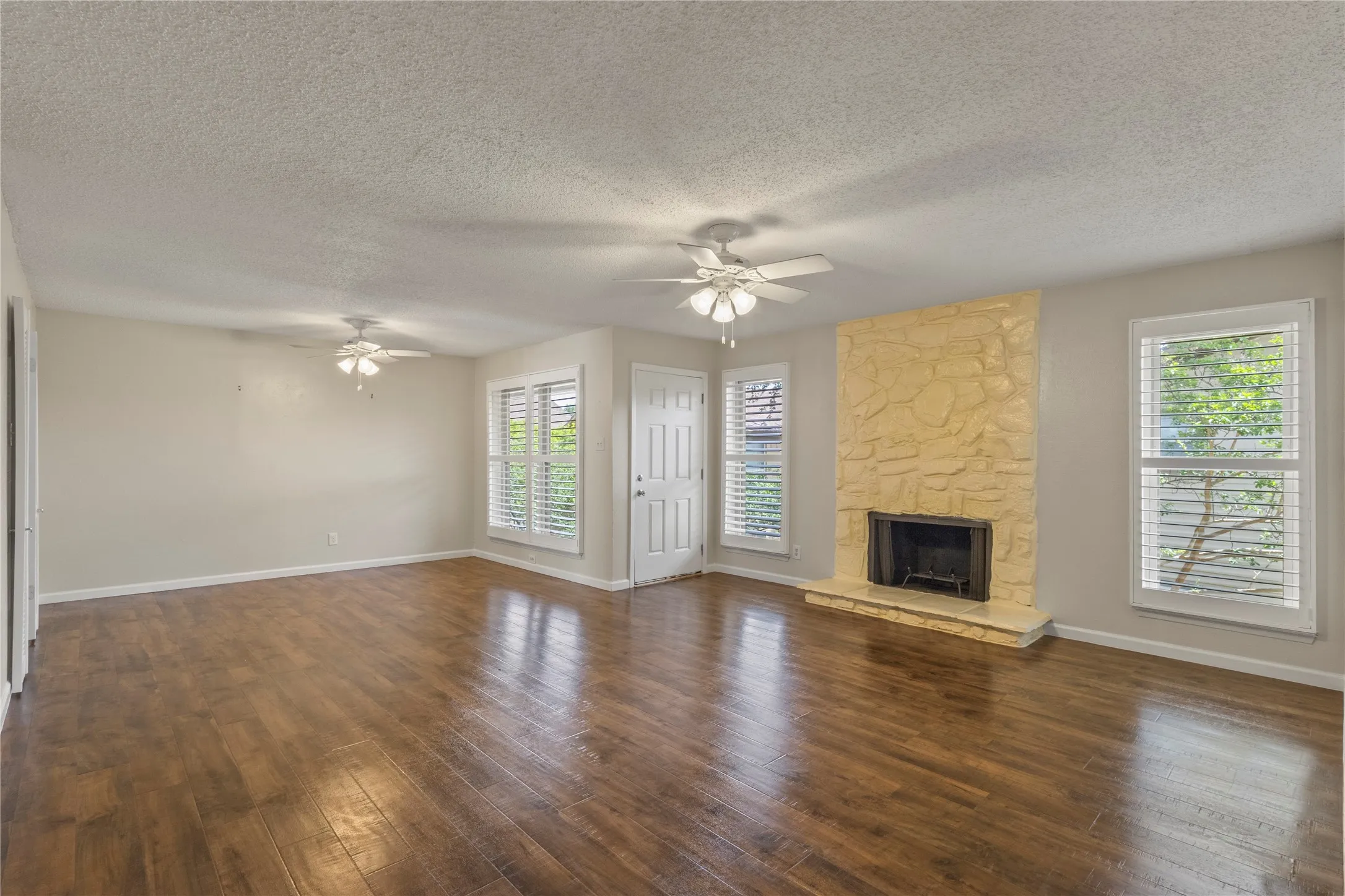 Condominium For Sale in Dallas County , 10650 Steppington Drive 211, Dallas, Texas 75230, 2 Bedroom, 2 Bathroom, Garage spaces, 1,197 Sqft, built in 1979, mls#21365668, Real Estate Agent in Dallas, Homes For Sale in Dallas county, Homes For Sale in Dallas, Realtor in Dallas Texas, Real Estate Brokerage Independent Realty Texas, Luminita Cordes Realtor