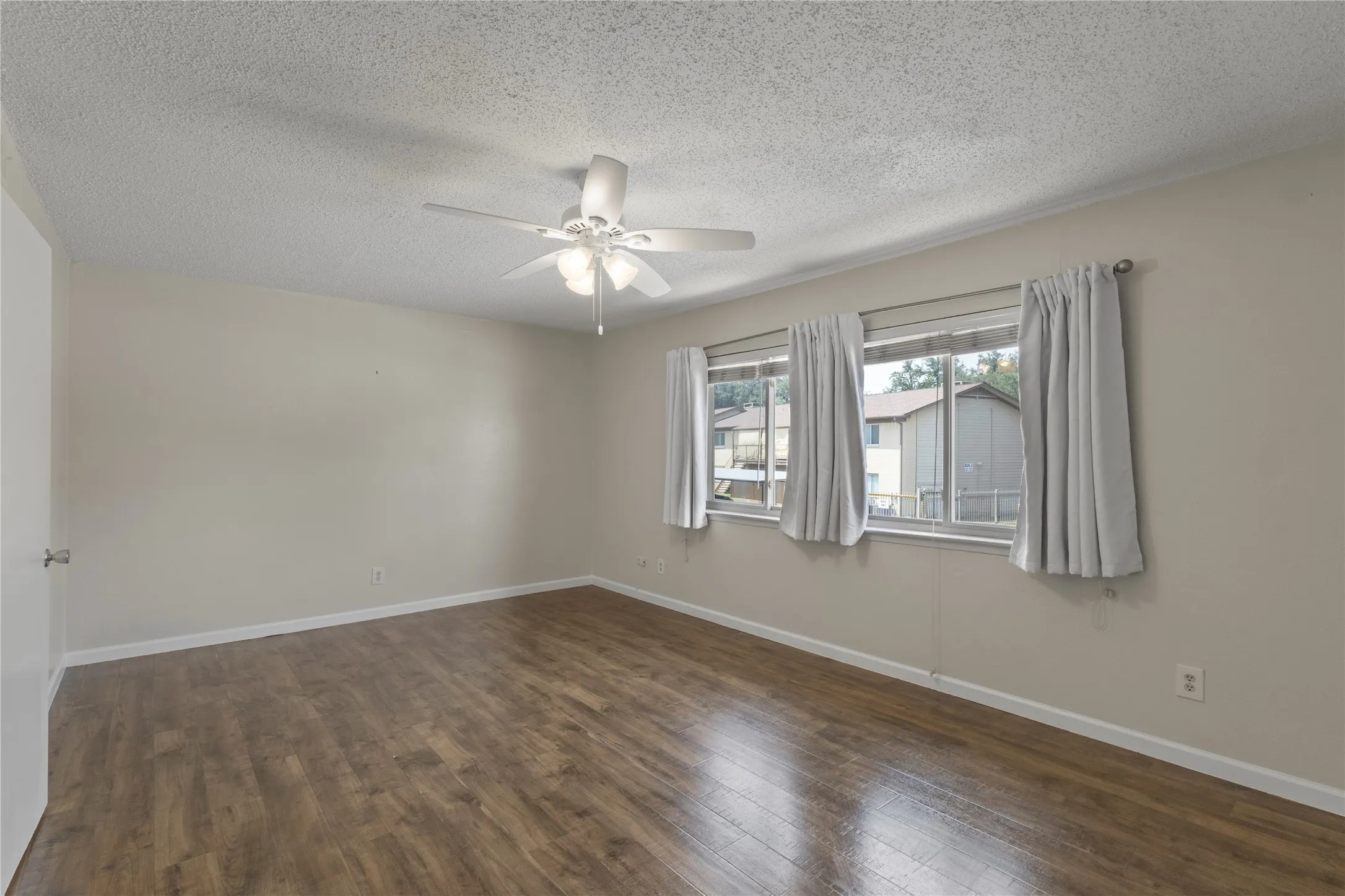 Condominium For Sale in Dallas County , 10650 Steppington Drive 211, Dallas, Texas 75230, 2 Bedroom, 2 Bathroom, Garage spaces, 1,197 Sqft, built in 1979, mls#21365668, Real Estate Agent in Dallas, Homes For Sale in Dallas county, Homes For Sale in Dallas, Realtor in Dallas Texas, Real Estate Brokerage Independent Realty Texas, Luminita Cordes Realtor