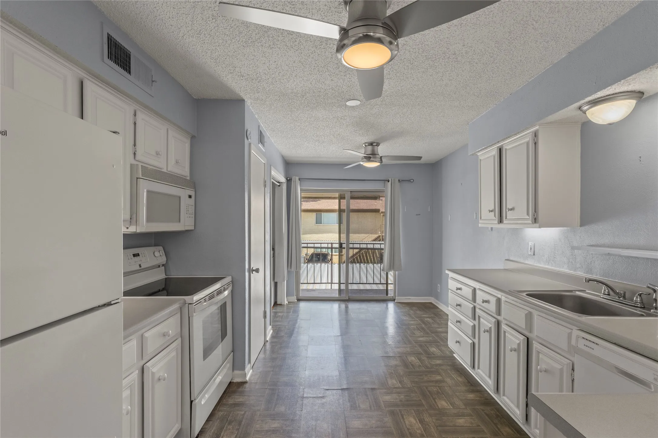 Condominium For Sale in Dallas County , 10650 Steppington Drive 211, Dallas, Texas 75230, 2 Bedroom, 2 Bathroom, Garage spaces, 1,197 Sqft, built in 1979, mls#21365668, Real Estate Agent in Dallas, Homes For Sale in Dallas county, Homes For Sale in Dallas, Realtor in Dallas Texas, Real Estate Brokerage Independent Realty Texas, Luminita Cordes Realtor