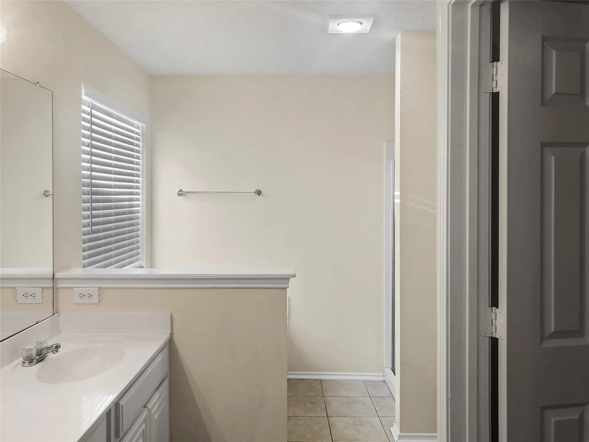 Single Family Residence For Rent in Tarrant County , 8008 Mourning Dove Drive, Arlington, Texas 76002, 4 Bedroom, 2 Bathroom, 2 Garage spaces, 1,804 Sqft, built in 2001, mls#21365669, Real Estate Agent in Arlington, Homes For Rent in Tarrant county, Homes For Rent in Arlington, Realtor in Arlington Texas, Real Estate Brokerage Independent Realty Texas, Luminita Cordes Realtor