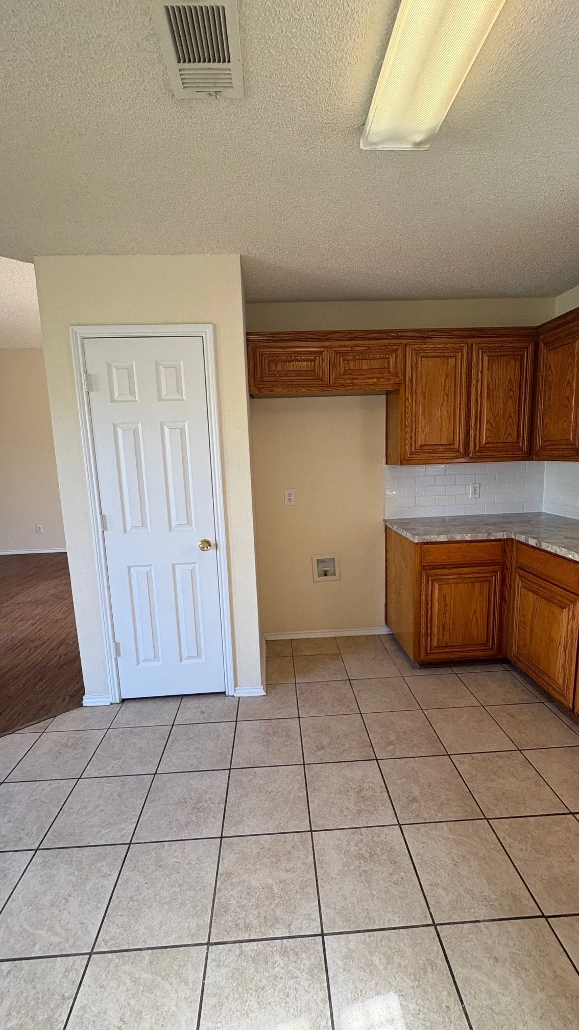 Single Family Residence For Rent in Tarrant County , 8008 Mourning Dove Drive, Arlington, Texas 76002, 4 Bedroom, 2 Bathroom, 2 Garage spaces, 1,804 Sqft, built in 2001, mls#21365669, Real Estate Agent in Arlington, Homes For Rent in Tarrant county, Homes For Rent in Arlington, Realtor in Arlington Texas, Real Estate Brokerage Independent Realty Texas, Luminita Cordes Realtor