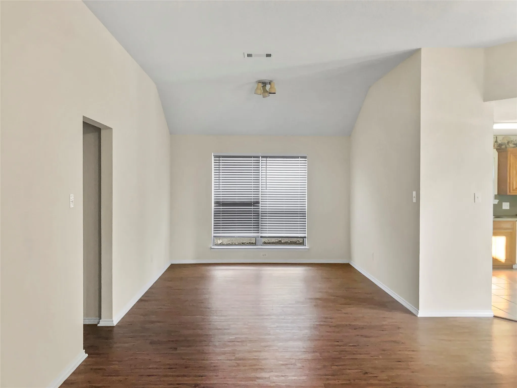 Single Family Residence For Rent in Tarrant County , 8008 Mourning Dove Drive, Arlington, Texas 76002, 4 Bedroom, 2 Bathroom, 2 Garage spaces, 1,804 Sqft, built in 2001, mls#21365669, Real Estate Agent in Arlington, Homes For Rent in Tarrant county, Homes For Rent in Arlington, Realtor in Arlington Texas, Real Estate Brokerage Independent Realty Texas, Luminita Cordes Realtor